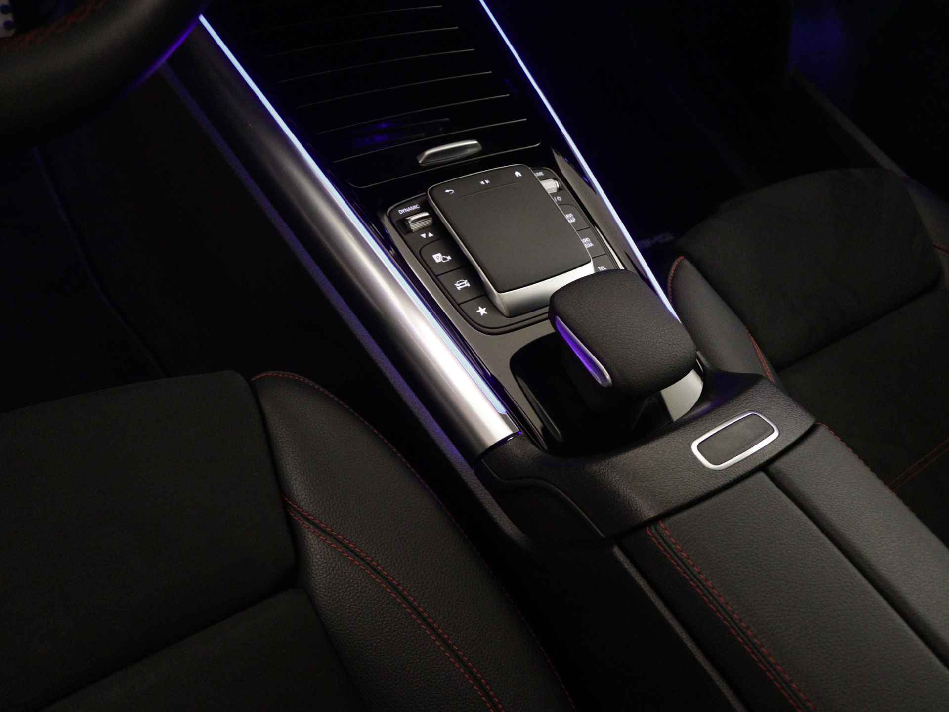 Mercedes-Benz GLA 180 Business Solution AMG | Panoramadak | Memory Seats | Multibeam LED | Inclusief 24 maanden Mercedes-Benz Certified garantie voor Europa. - 13/44