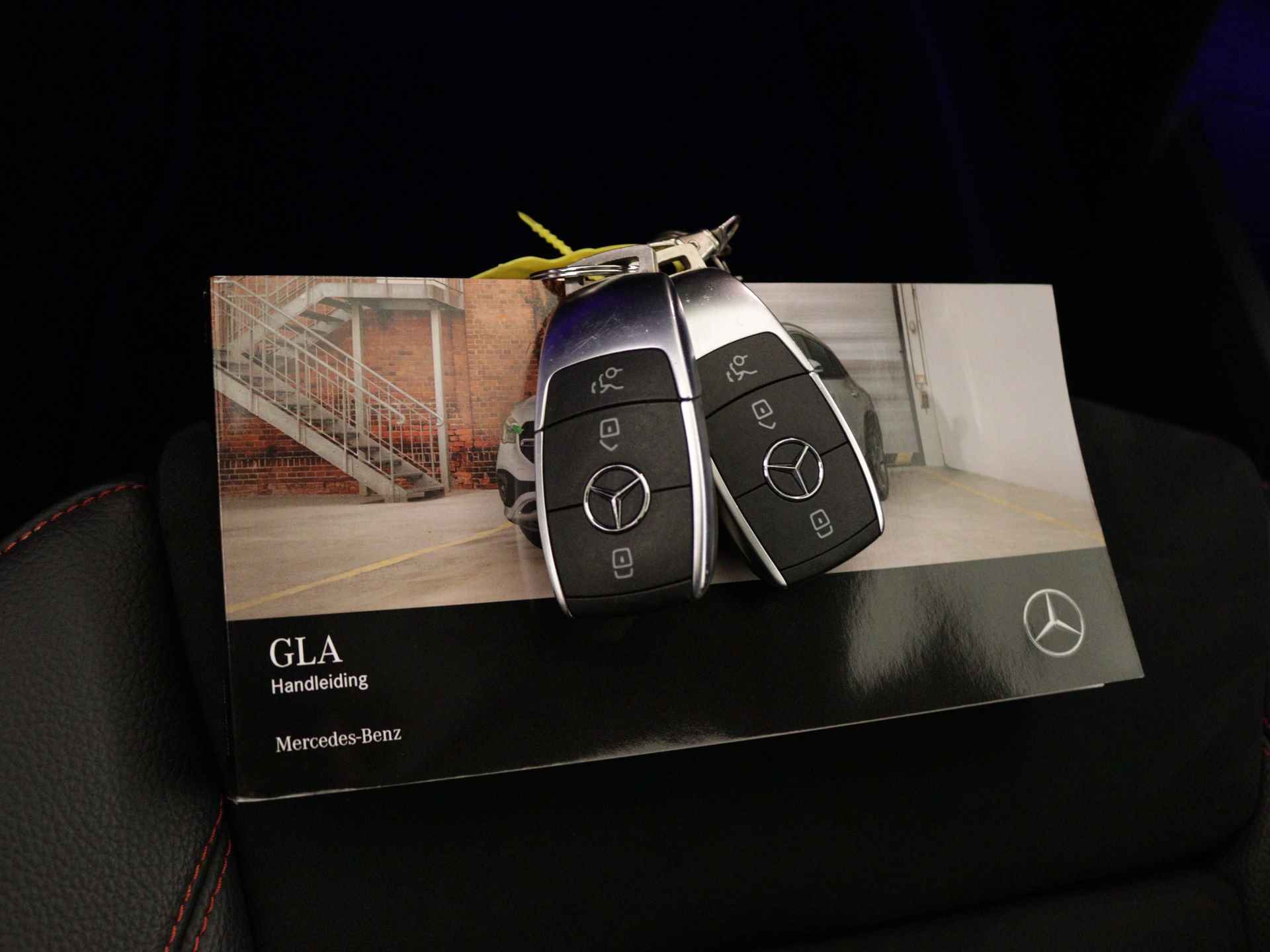 Mercedes-Benz GLA 180 Business Solution AMG | Panoramadak | Memory Seats | Multibeam LED | Inclusief 24 maanden Mercedes-Benz Certified garantie voor Europa. - 14/44