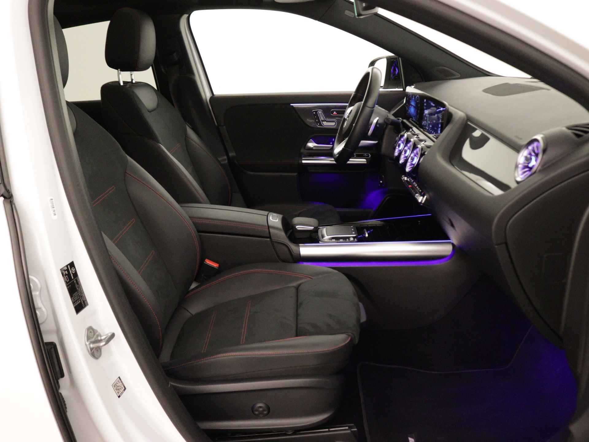 Mercedes-Benz GLA 180 Business Solution AMG | Panoramadak | Memory Seats | Multibeam LED | Inclusief 24 maanden Mercedes-Benz Certified garantie voor Europa. - 31/44