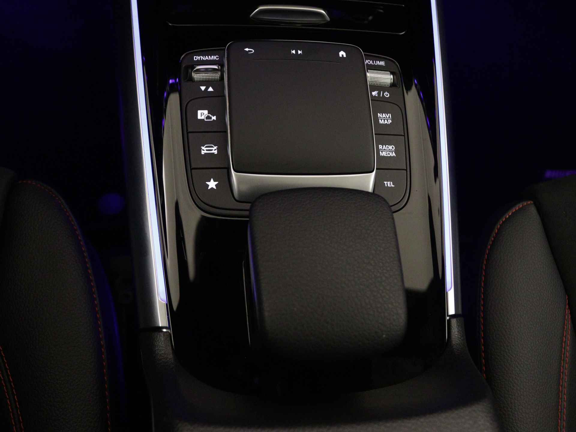 Mercedes-Benz GLA 180 Business Solution AMG | Panoramadak | Memory Seats | Multibeam LED | Inclusief 24 maanden Mercedes-Benz Certified garantie voor Europa. - 35/44