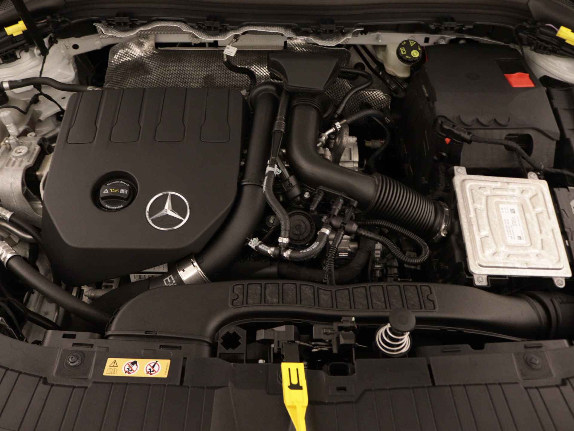 Mercedes-Benz GLA 180 Business Solution AMG | Panoramadak | Memory Seats | Multibeam LED | Inclusief 24 maanden Mercedes-Benz Certified garantie voor Europa. - 41/44