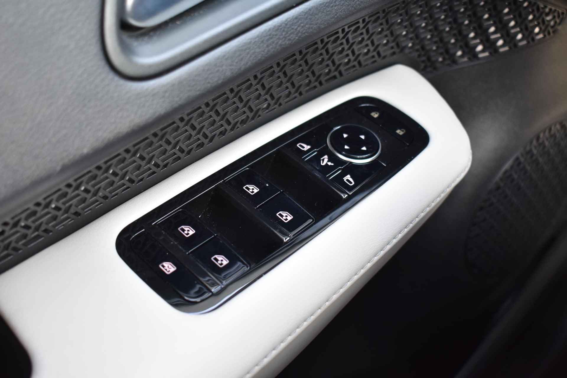 Nissan Ariya Evolve 91 kWh 240pk | Bose Audio | Draadloze Apple Carplay & Android Auto | Afneembare Trekhaak | Elektrisch Verstelbare Stoelen | Stoel/Stuurwiel Verwarming | - 38/46