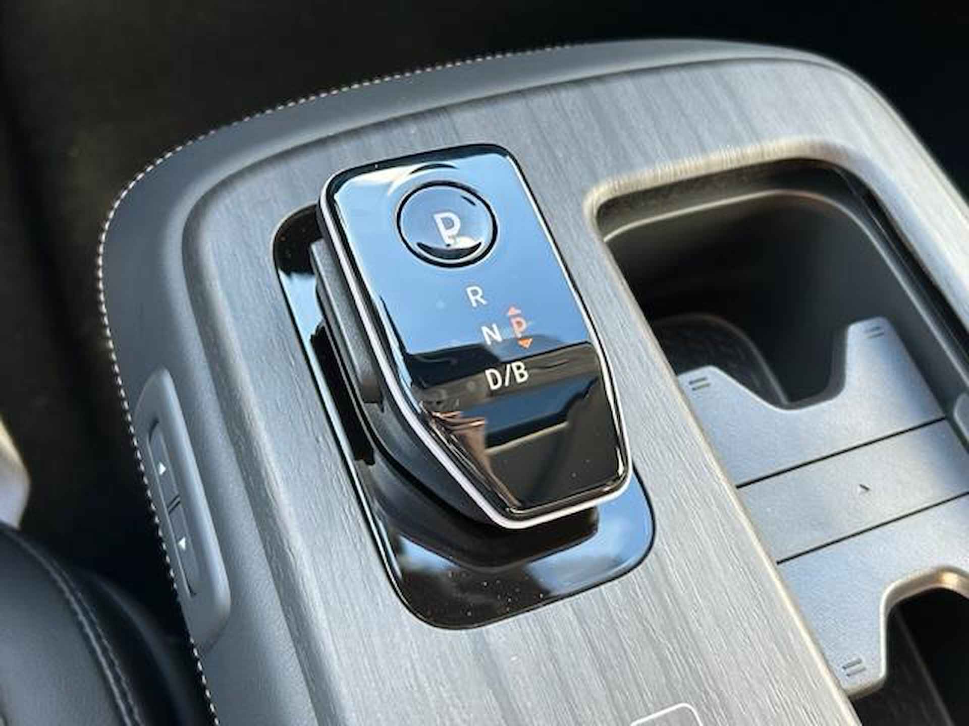 Nissan Ariya Evolve 91 kWh / Elektrisch schuif- kanteldak / Apple Carplay/Android Auto / Stoelverwarming voor en achter / Stuurverwarming / Stoelverkoeling voor / Adaptieve cruise control - 36/57