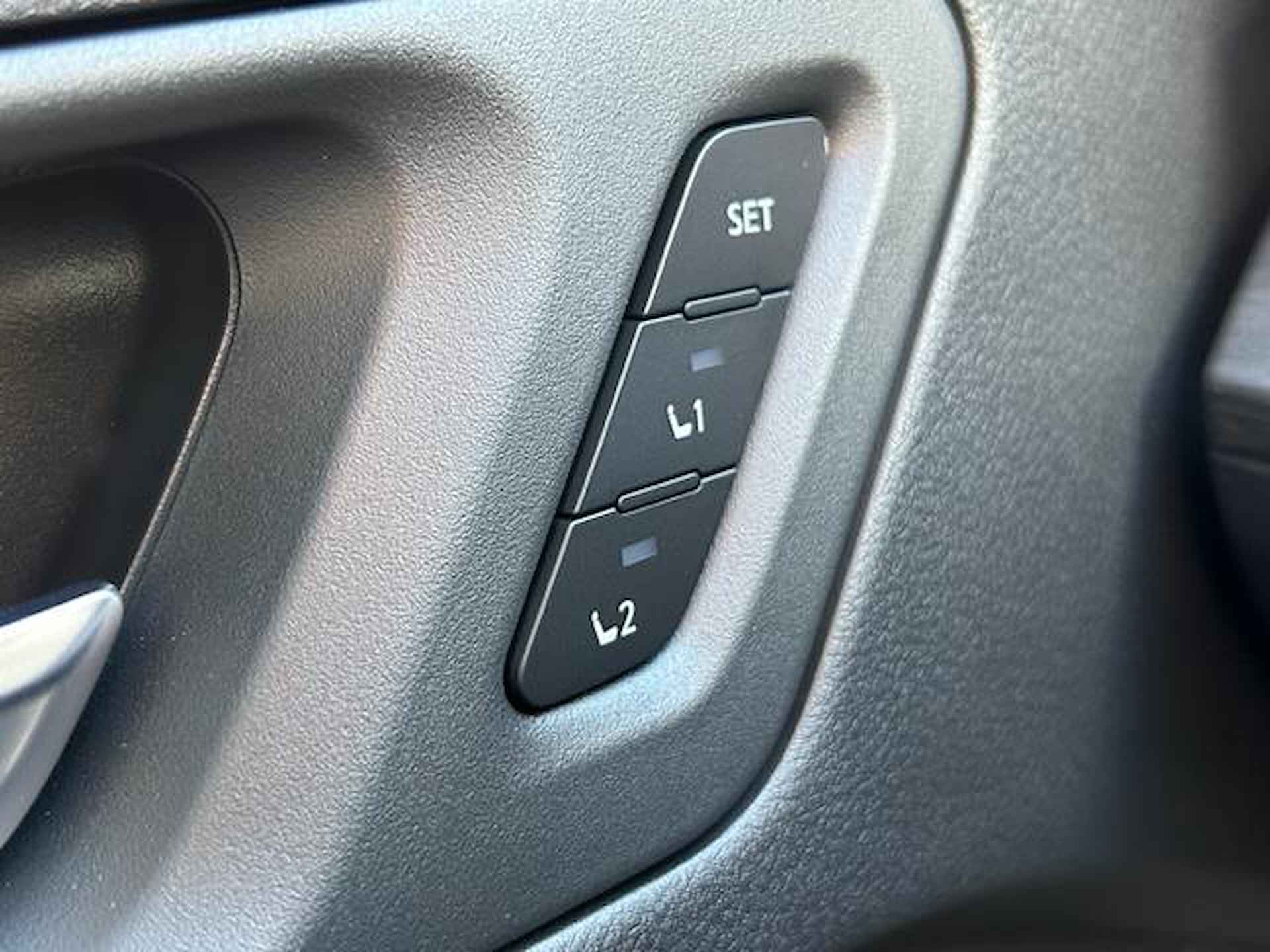 Nissan Ariya Evolve 91 kWh / Elektrisch schuif- kanteldak / Apple Carplay/Android Auto / Stoelverwarming voor en achter / Stuurverwarming / Stoelverkoeling voor / Adaptieve cruise control - 41/57