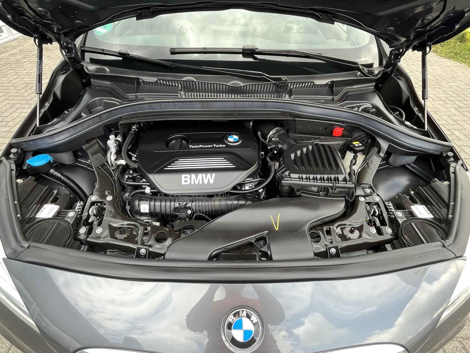 BMW 2-serie Active Tourer 220i High Executive | M-Sport | HUD | Automaat | trekhaak afneembaar 1.500 kg | incl. dealerbeurt - 39/47