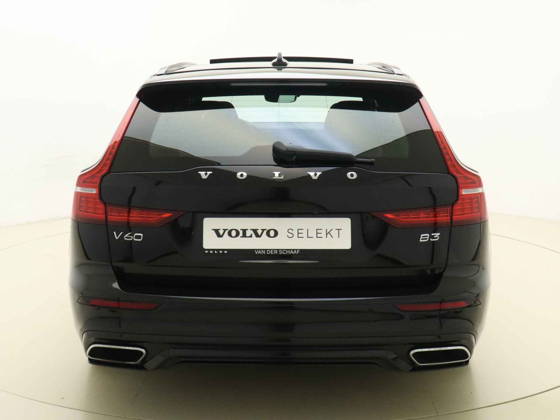 Volvo V60 B3 177pk Automaat R-Design / Panoramadak / H&K Audio / Elektr. Stoelen / Stoel + Stuurw. Verwarming / Keyless / ACC / BLIS / Elektr. Achterklep / DAB / 18'' / PDC + CAM / - 8/40