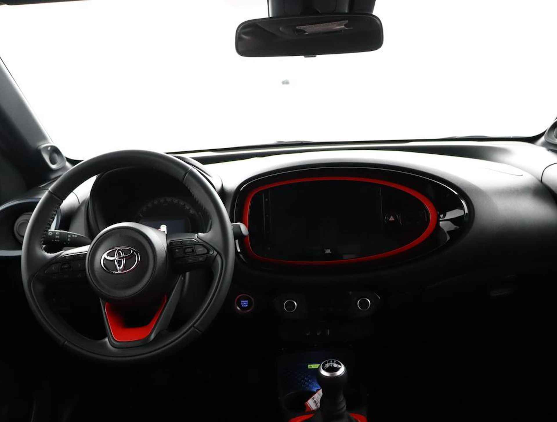 Toyota Aygo X 1.0 VVT-i MT Undercover | Stoelverwarming | JBL | Adaptieve cruise control | - 5/45