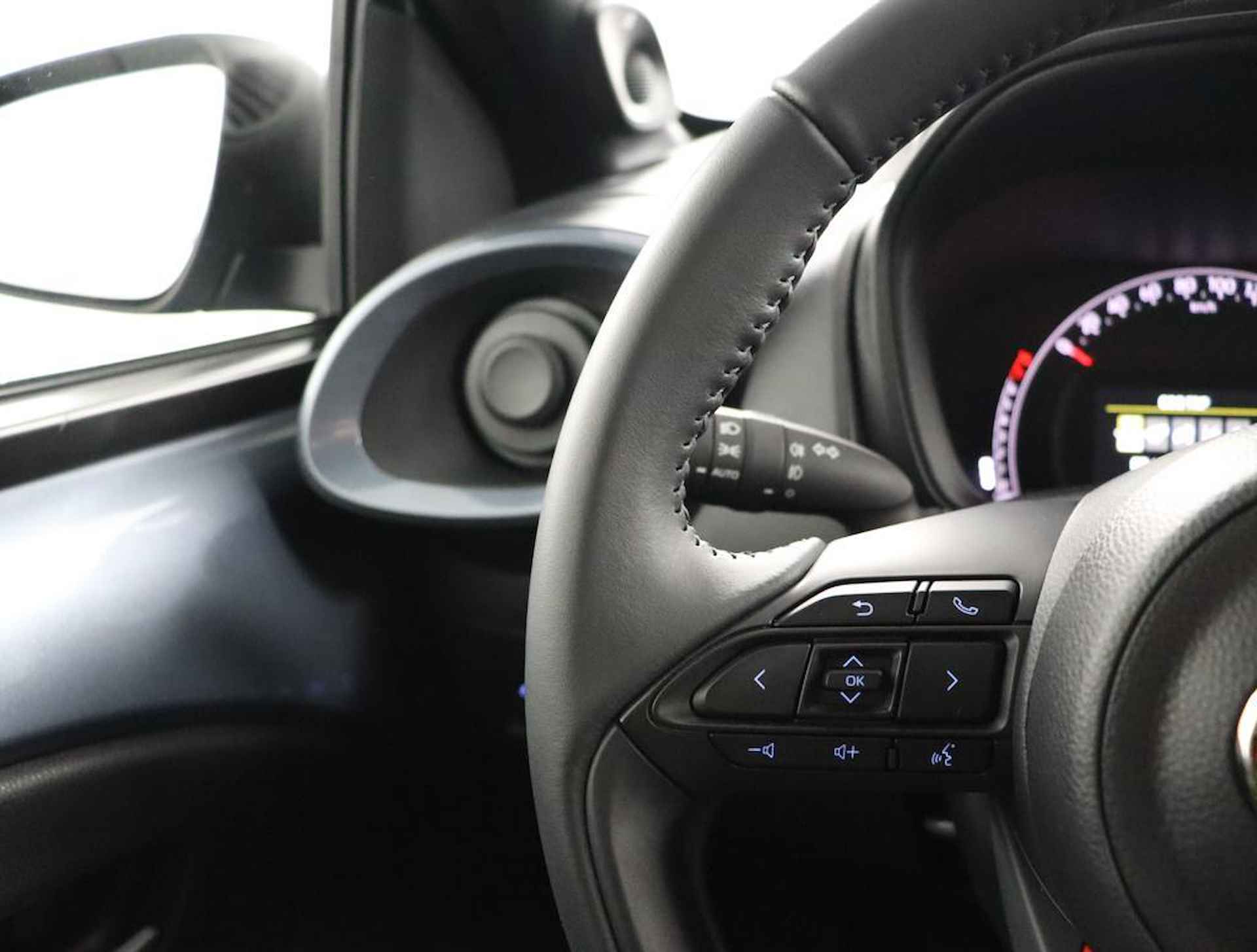 Toyota Aygo X 1.0 VVT-i MT Undercover | Stoelverwarming | JBL | Adaptieve cruise control | - 19/45