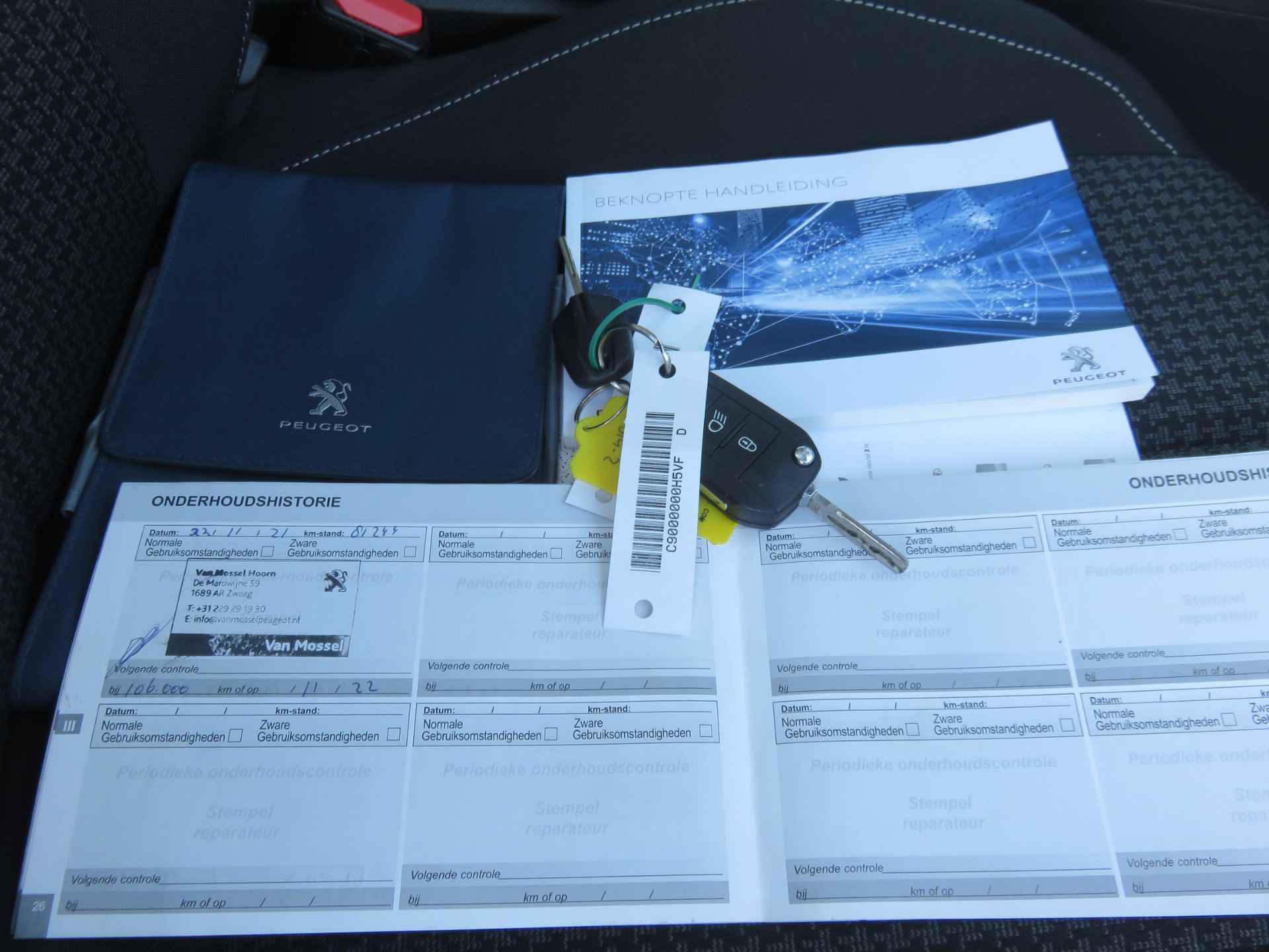 Peugeot 308 SW 1.2 PureTech Blue Lease Executive - PANO - 2X PDC - CARPLAY / ANDROID - CLIMA - CRUISE - NAVI - NL AUTO - 1 EIGENAAR - NIEUWE DISTRIBUTIERIEM - - 26/60