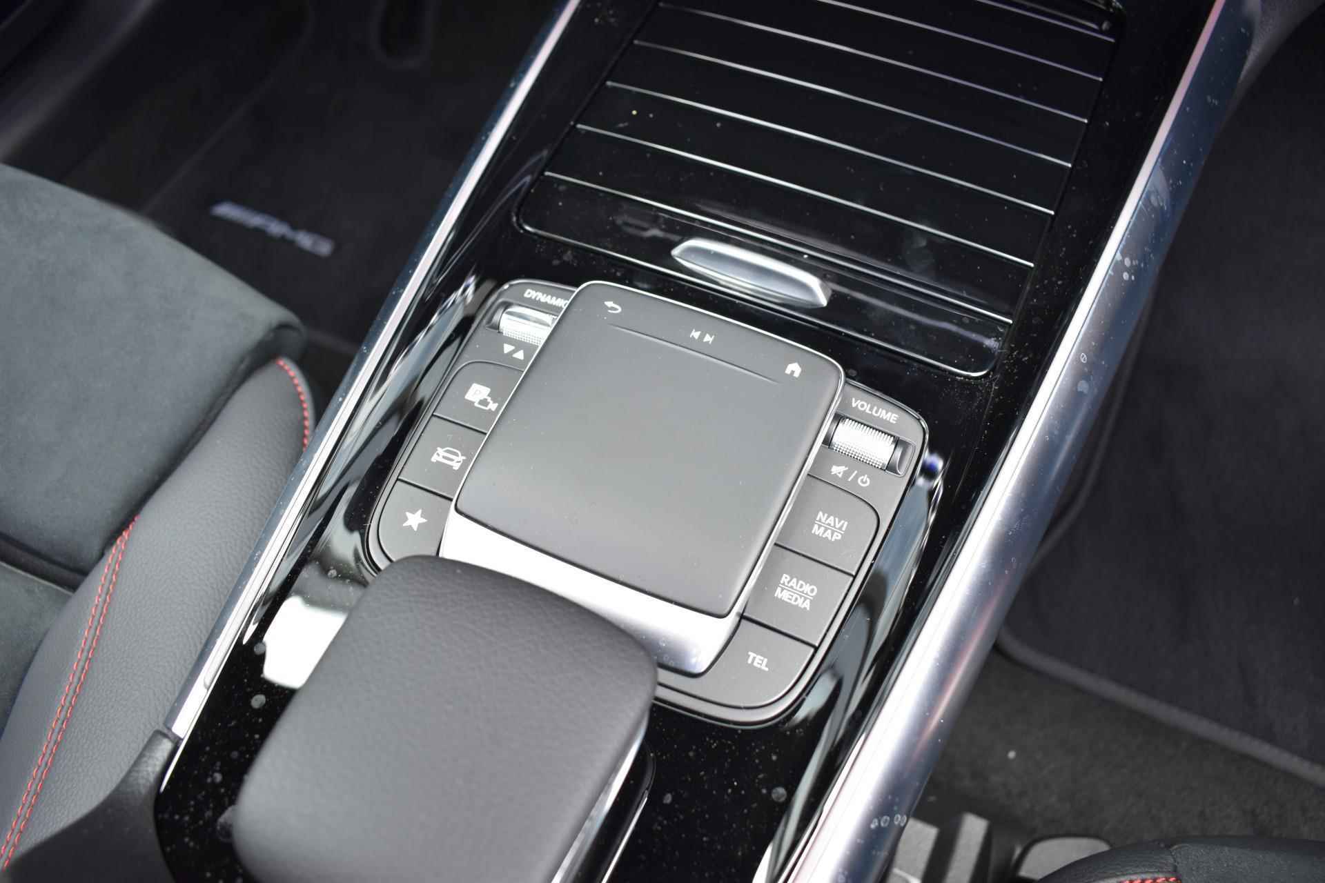 Mercedes-Benz EQA 250 AMG-Line Sport Edition 67 kWh / Achteruitrijcamera / Stoelverwarming / Night-Pakket / Panaroma-schuifdak / - 31/34