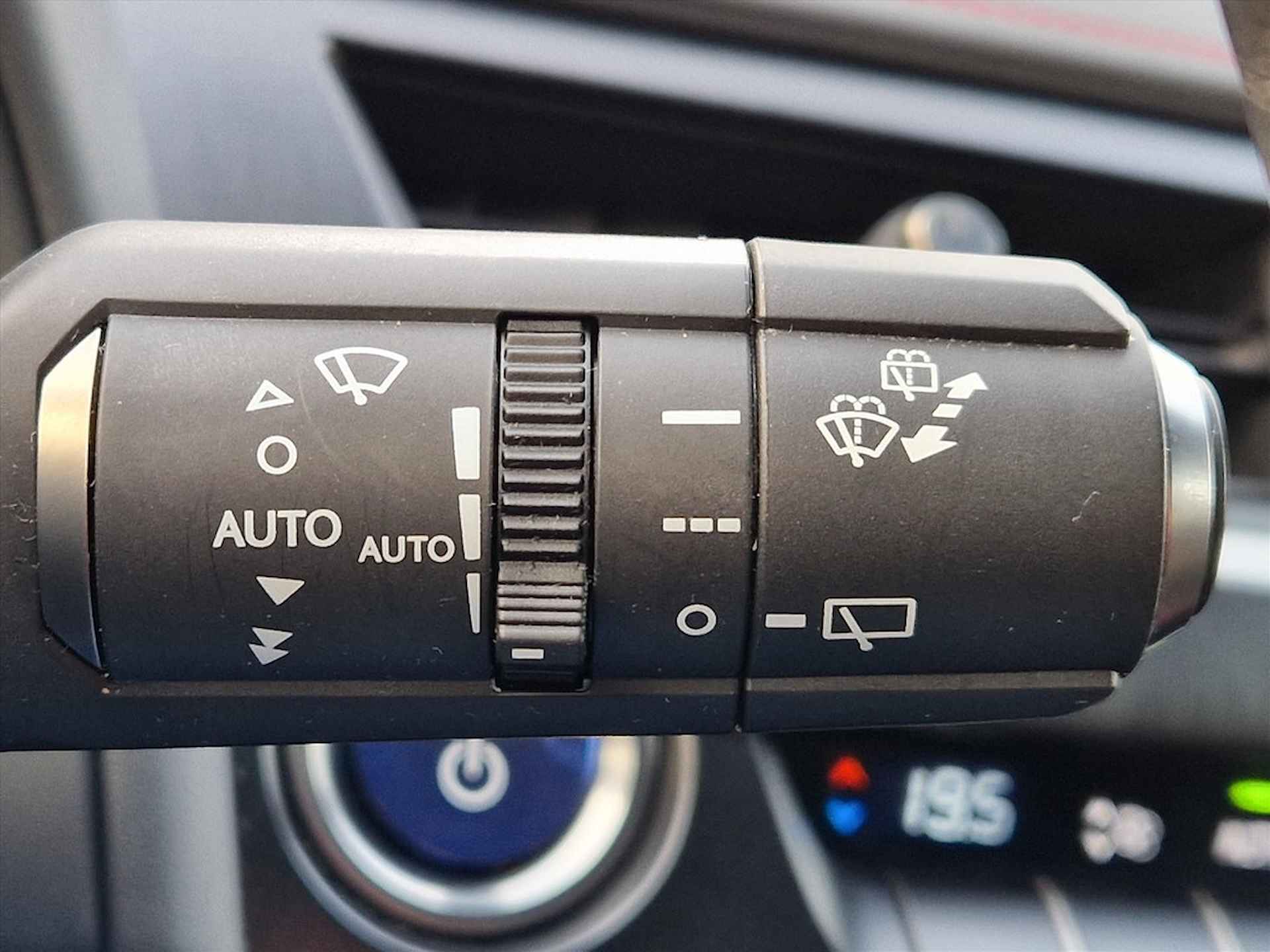 Lexus UX 250h F Sport First Edition Carplay - NL Auto - 27/34