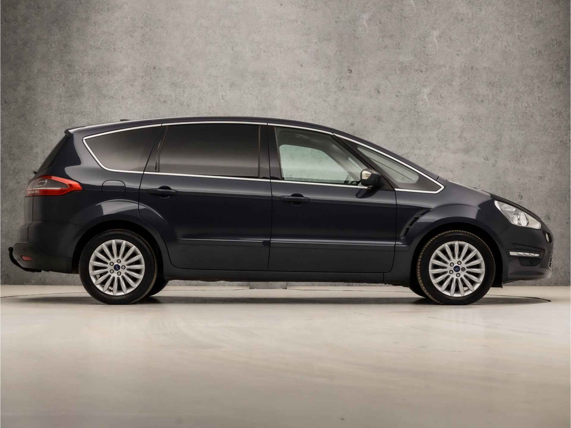 Ford S-Max 1.6 EcoBoost Titanium Sport 161Pk (NAVIGATIE, CLIMATE, ELEK SPORTSTOELEN, LEDER, CRUISE, LM VELGEN, PARKEERSENSOREN, TREKHAAK, NIEUWE APK, NIEUWSTAAT) - 4/33