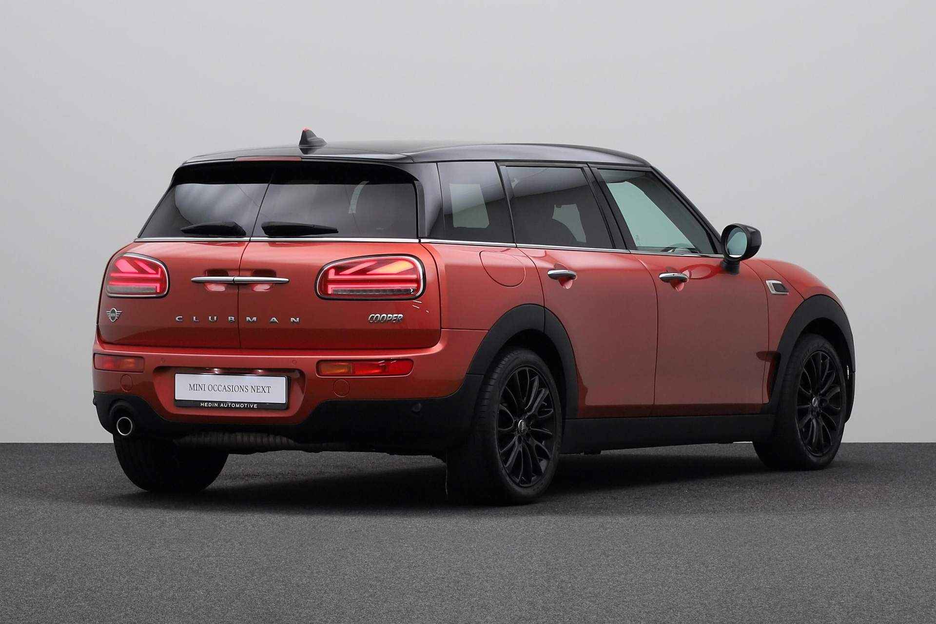 MINI Clubman 1.5 Cooper Chili | Buitenspiegels elektrisch inklapbaar | Comfort Access | Extra getint glas achter | Comfortstoelen | Apple CarPlay voorbereiding | 	2-zone aut.airconditioning | - 2/25