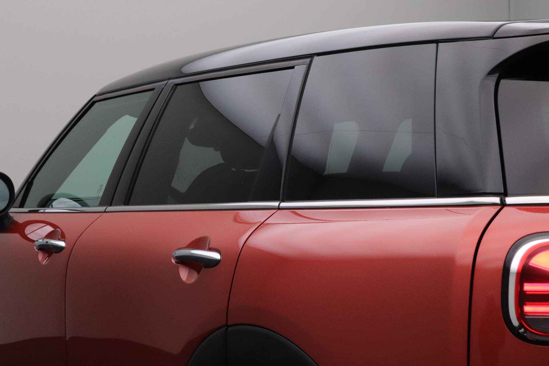 MINI Clubman 1.5 Cooper Chili | Buitenspiegels elektrisch inklapbaar | Comfort Access | Extra getint glas achter | Comfortstoelen | Apple CarPlay voorbereiding | 	2-zone aut.airconditioning | - 4/25