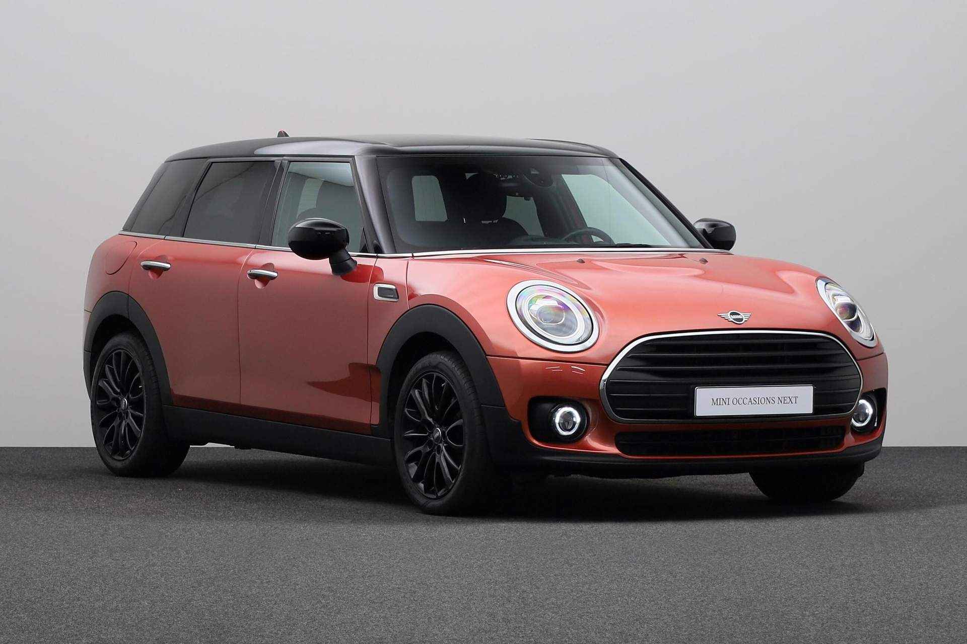 MINI Clubman 1.5 Cooper Chili | Buitenspiegels elektrisch inklapbaar | Comfort Access | Extra getint glas achter | Comfortstoelen | Apple CarPlay voorbereiding | 	2-zone aut.airconditioning | - 11/25