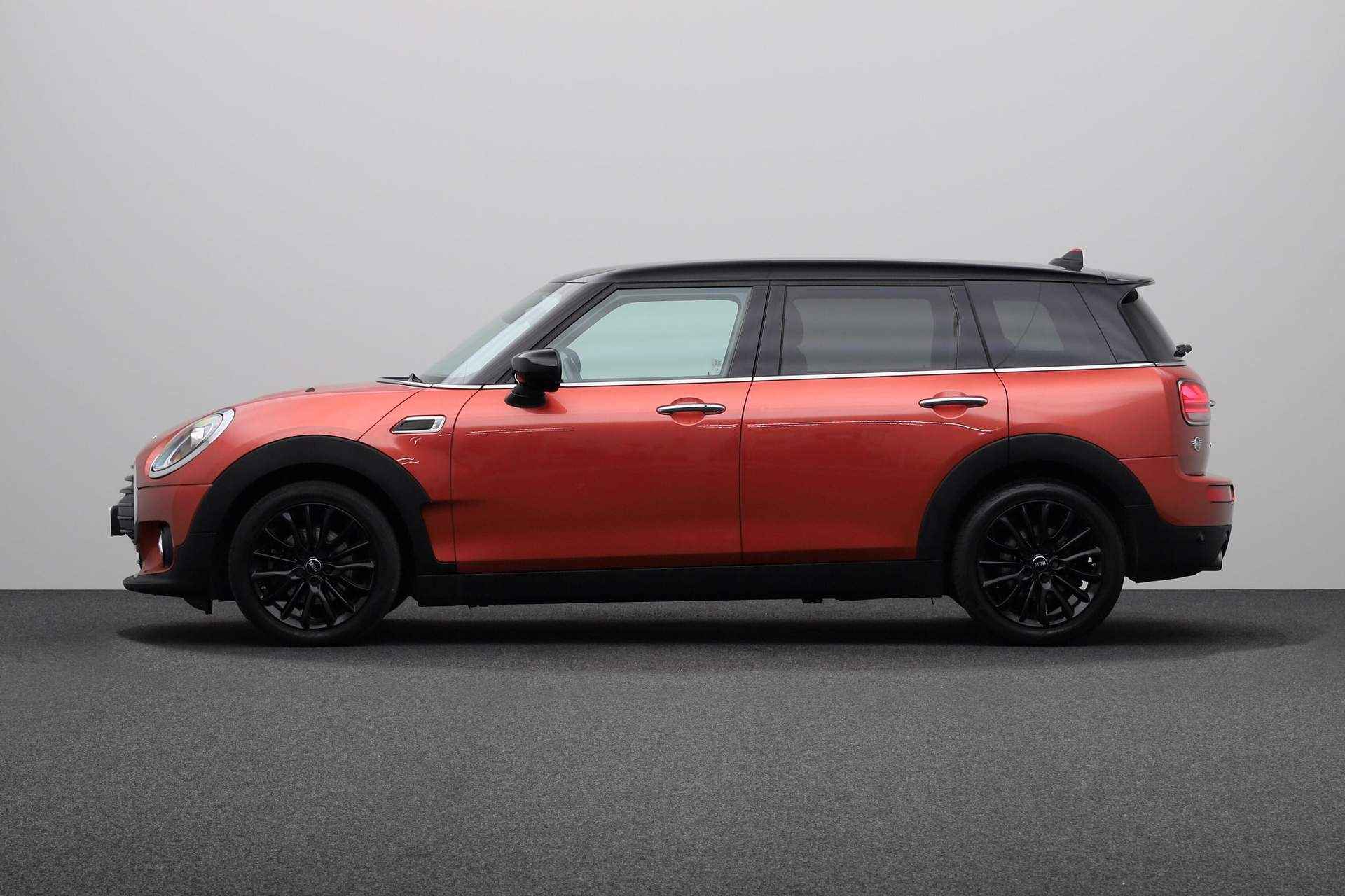 MINI Clubman 1.5 Cooper Chili | Buitenspiegels elektrisch inklapbaar | Comfort Access | Extra getint glas achter | Comfortstoelen | Apple CarPlay voorbereiding | 	2-zone aut.airconditioning | - 12/25