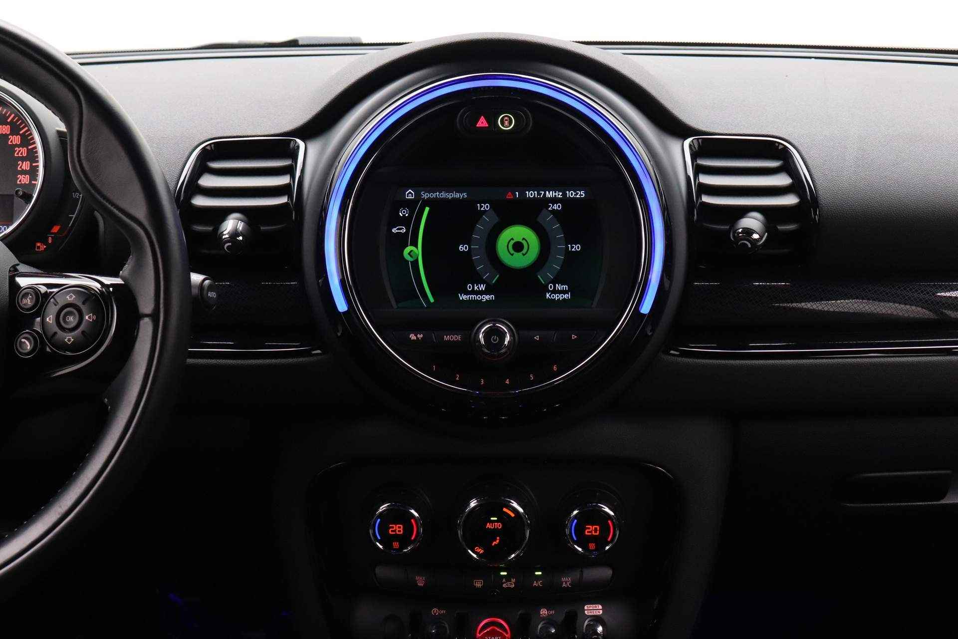 MINI Clubman 1.5 Cooper Chili | Buitenspiegels elektrisch inklapbaar | Comfort Access | Extra getint glas achter | Comfortstoelen | Apple CarPlay voorbereiding | 	2-zone aut.airconditioning | - 22/25