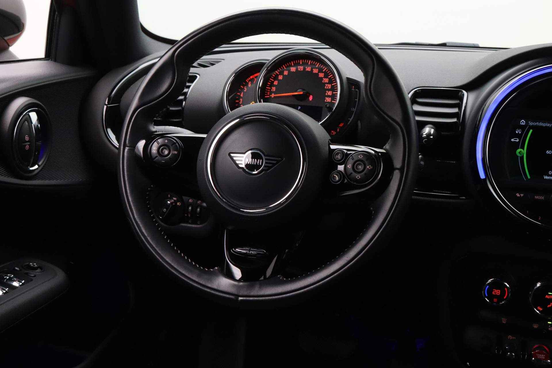 MINI Clubman 1.5 Cooper Chili | Buitenspiegels elektrisch inklapbaar | Comfort Access | Extra getint glas achter | Comfortstoelen | Apple CarPlay voorbereiding | 	2-zone aut.airconditioning | - 23/25