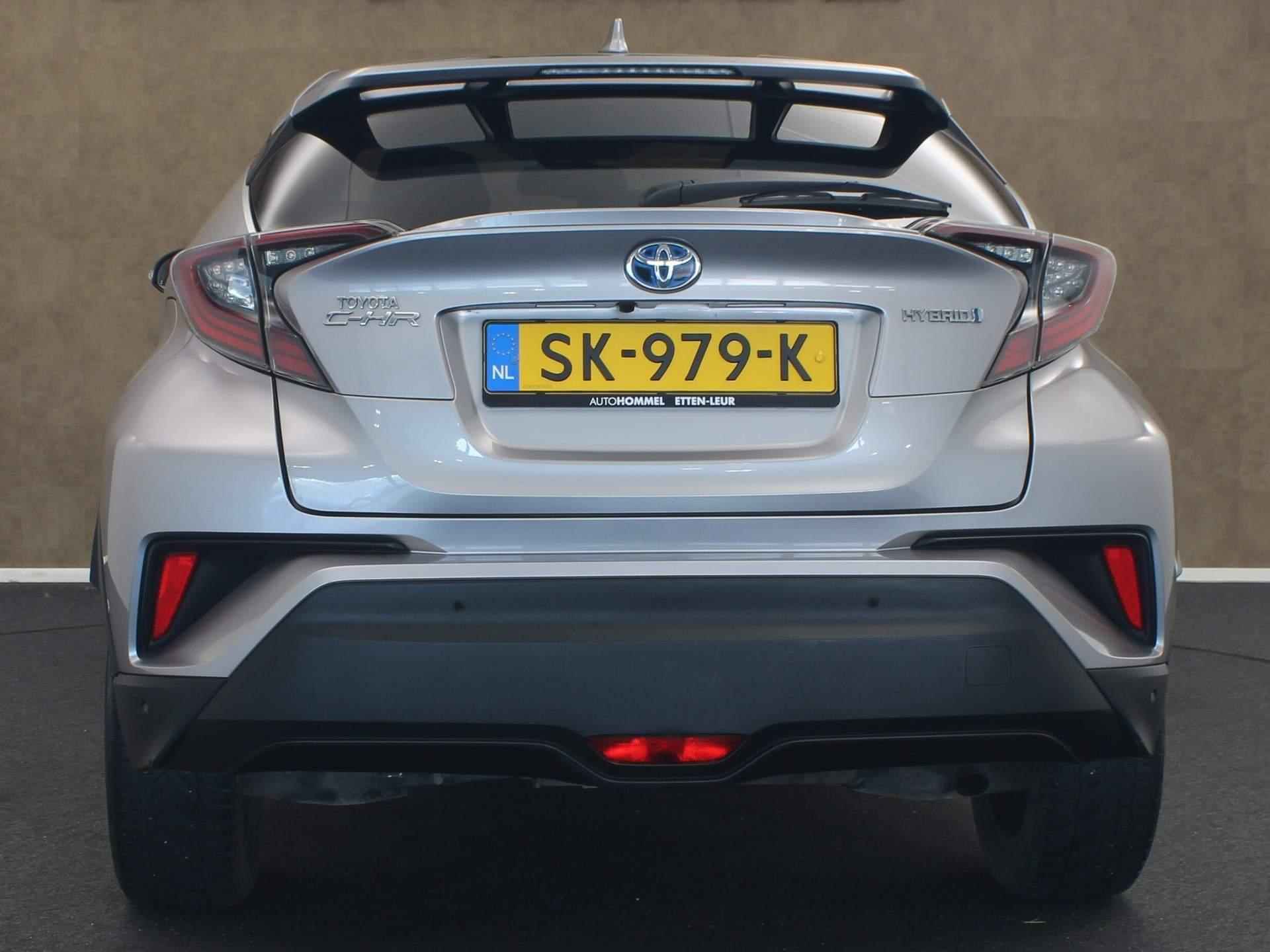 Toyota C-HR 1.8 Hybrid Dynamic  - NAVIGATIE - DODEHOEK DETECTIE - 18 INCH LICHT METALEN VELGEN - PARKEERASSISTENT - PARKEERSENSOREN VOOR/ ACHTER - VOORSTOELEN VERWARMD - CLIMATE CONTROL - 12/44