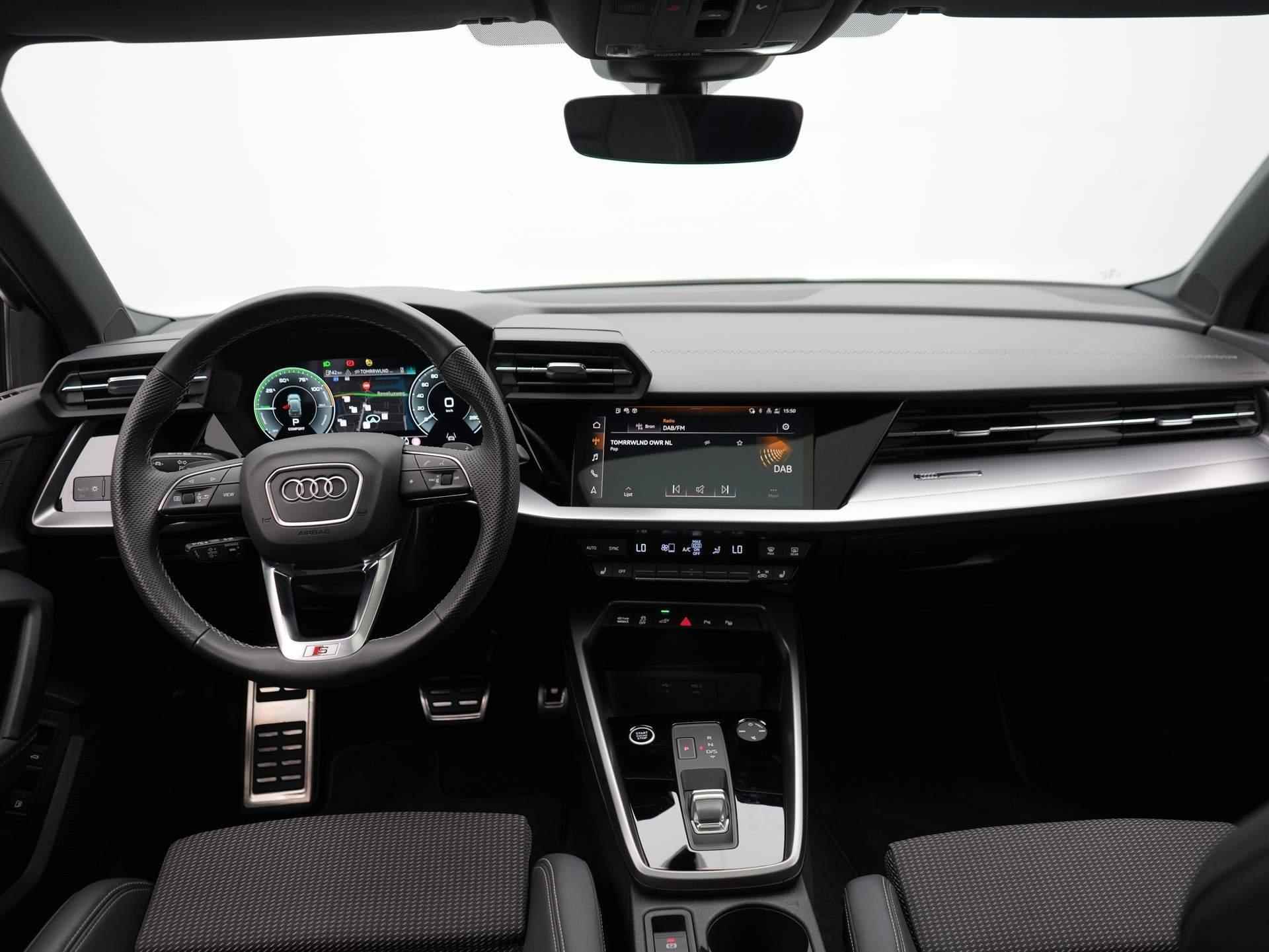 Audi A3 Sportback 40 TFSIe S Edition Navi | Clima | Adaptive Cruise | S-Line | Panoramadak | LED | Stoelverwarming - 4/39