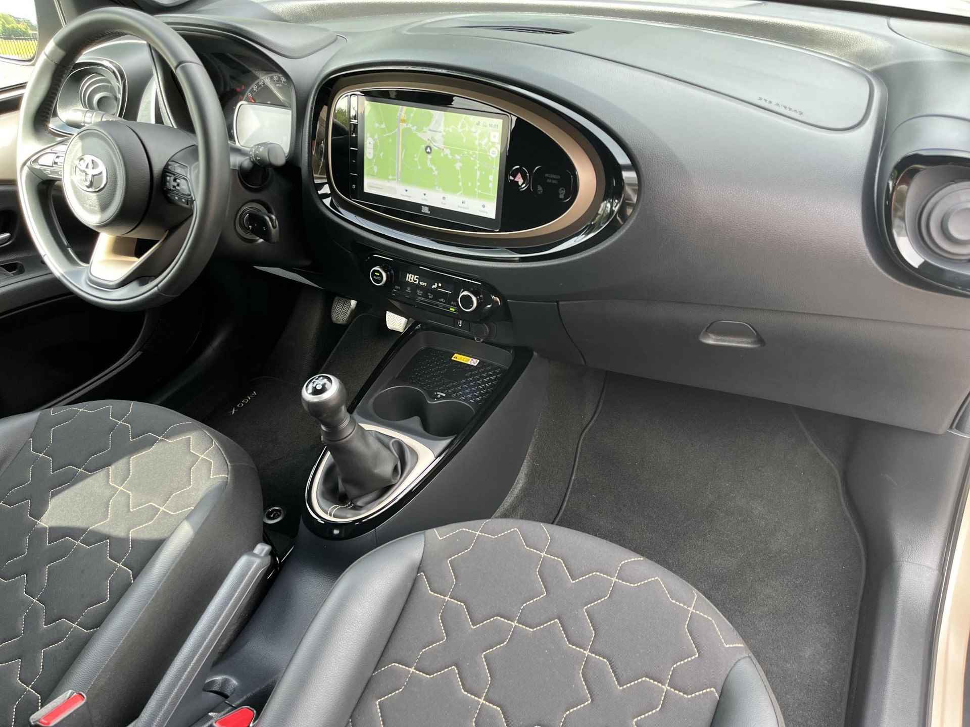 Toyota Aygo X 1.0 VVT-i MT envy | JBL Audio | Navigatie | Licht metalen velgen | Carplay | - 12/25