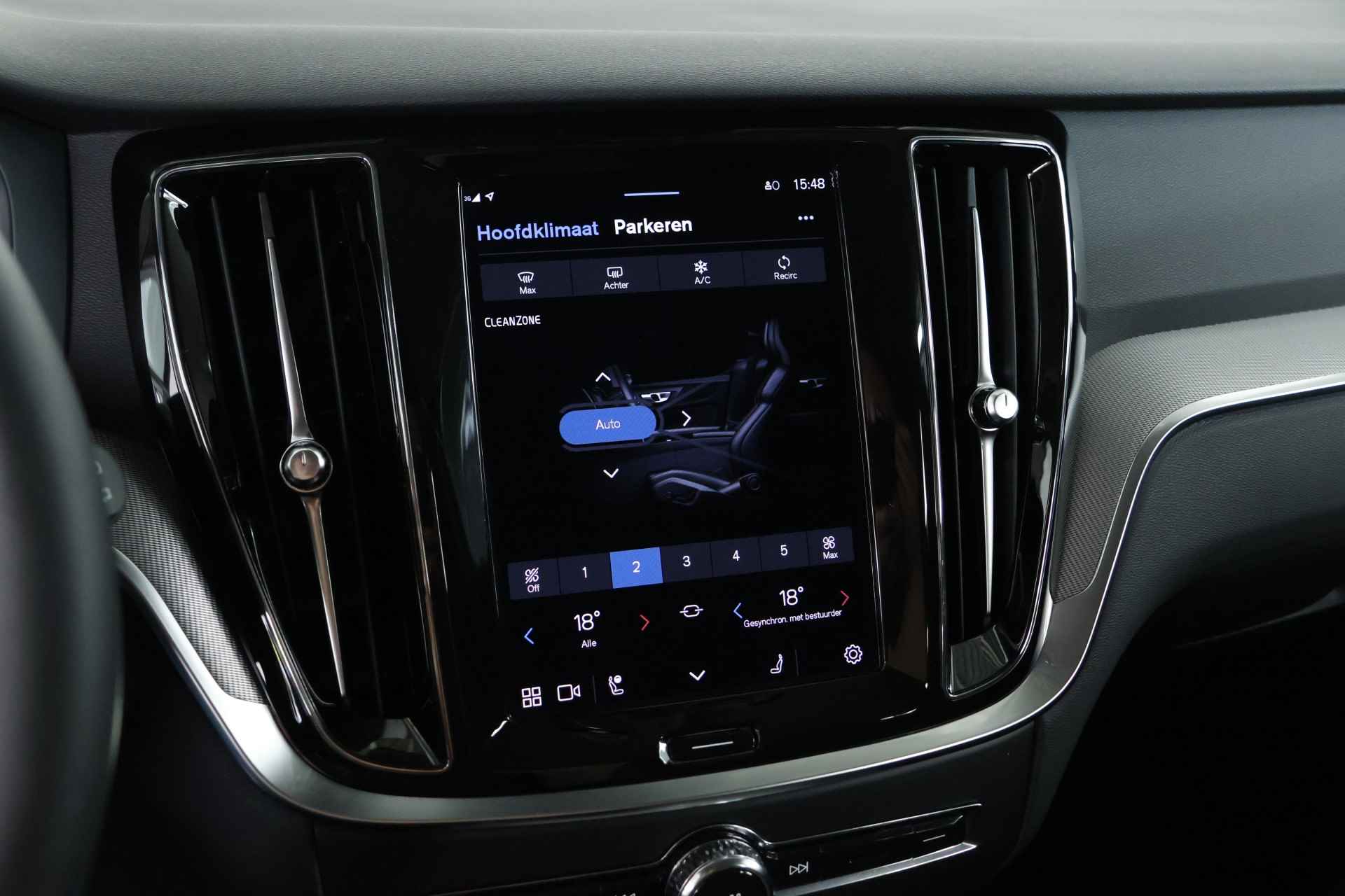 Volvo V60 2.0 B3 Core Edition / LED / Leder / Pilot Assist / CarPlay / DAB - 26/33