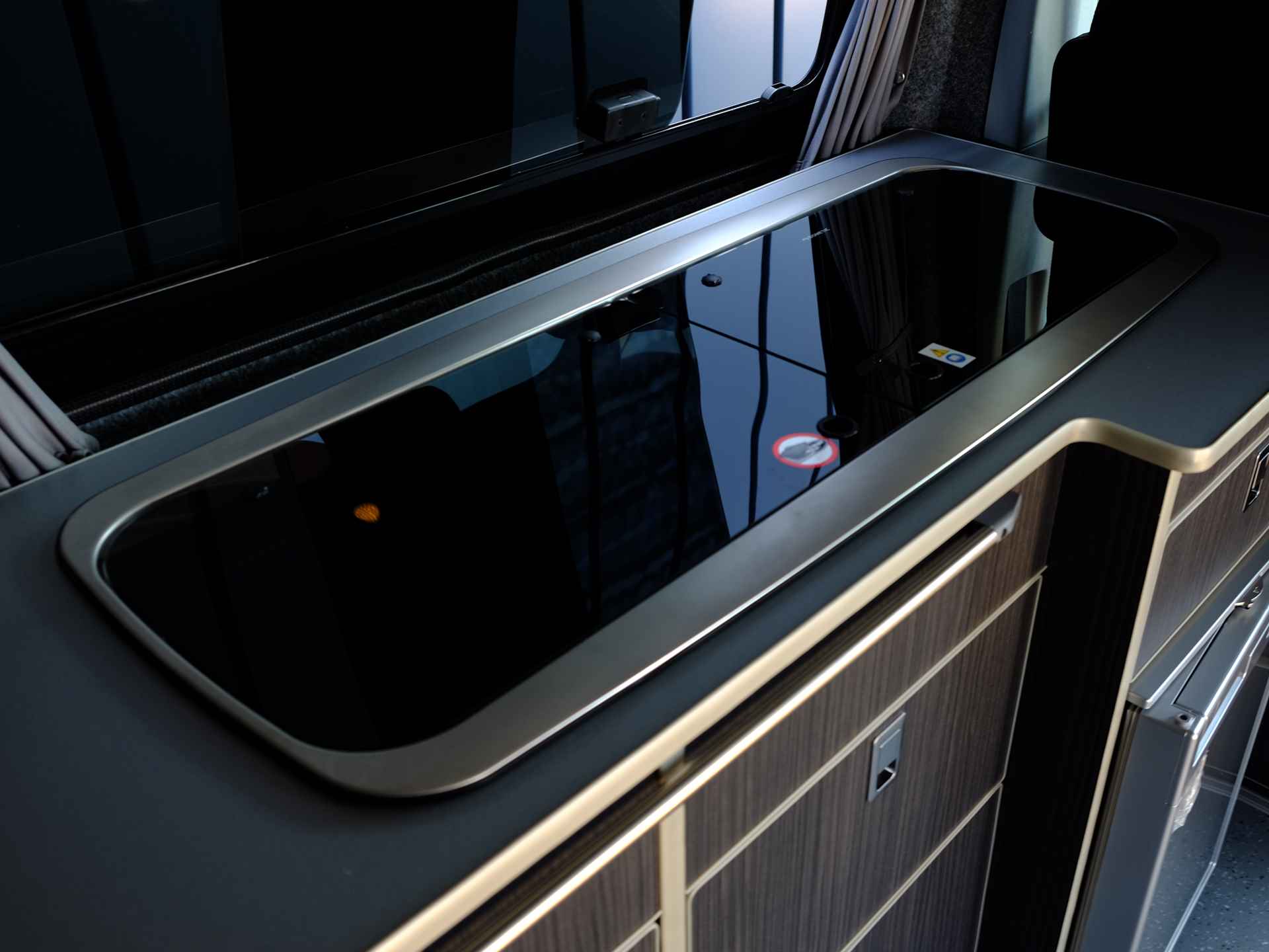 Volkswagen Transporter Bus Camper 2.0 TDI 150pk L2H1 Automaat | Trekhaak | ACC | Carplay | Leder - 11/39