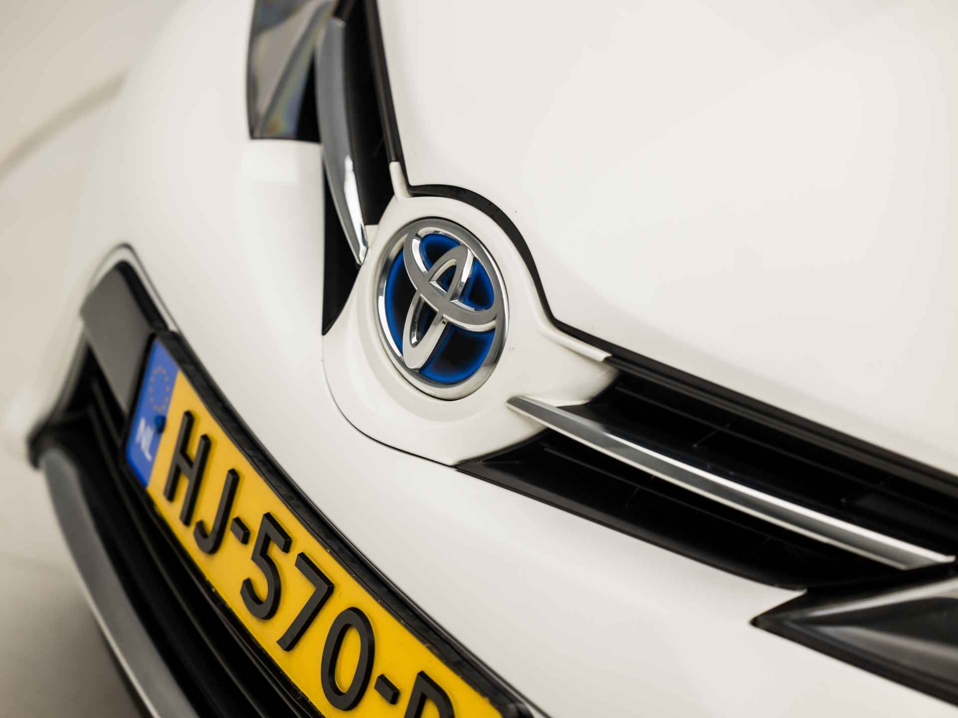 Toyota Auris Touring Sports 1.8 Hybrid Aspiration Automaat (NAVIGATIE, CLIMATE, CAMERA, GETINT GLAS, XENON, SPORTSTOELEN, CRUISE, NIEUWE APK, BLUETOOTH, NIEUWSTAAT) - 30/35