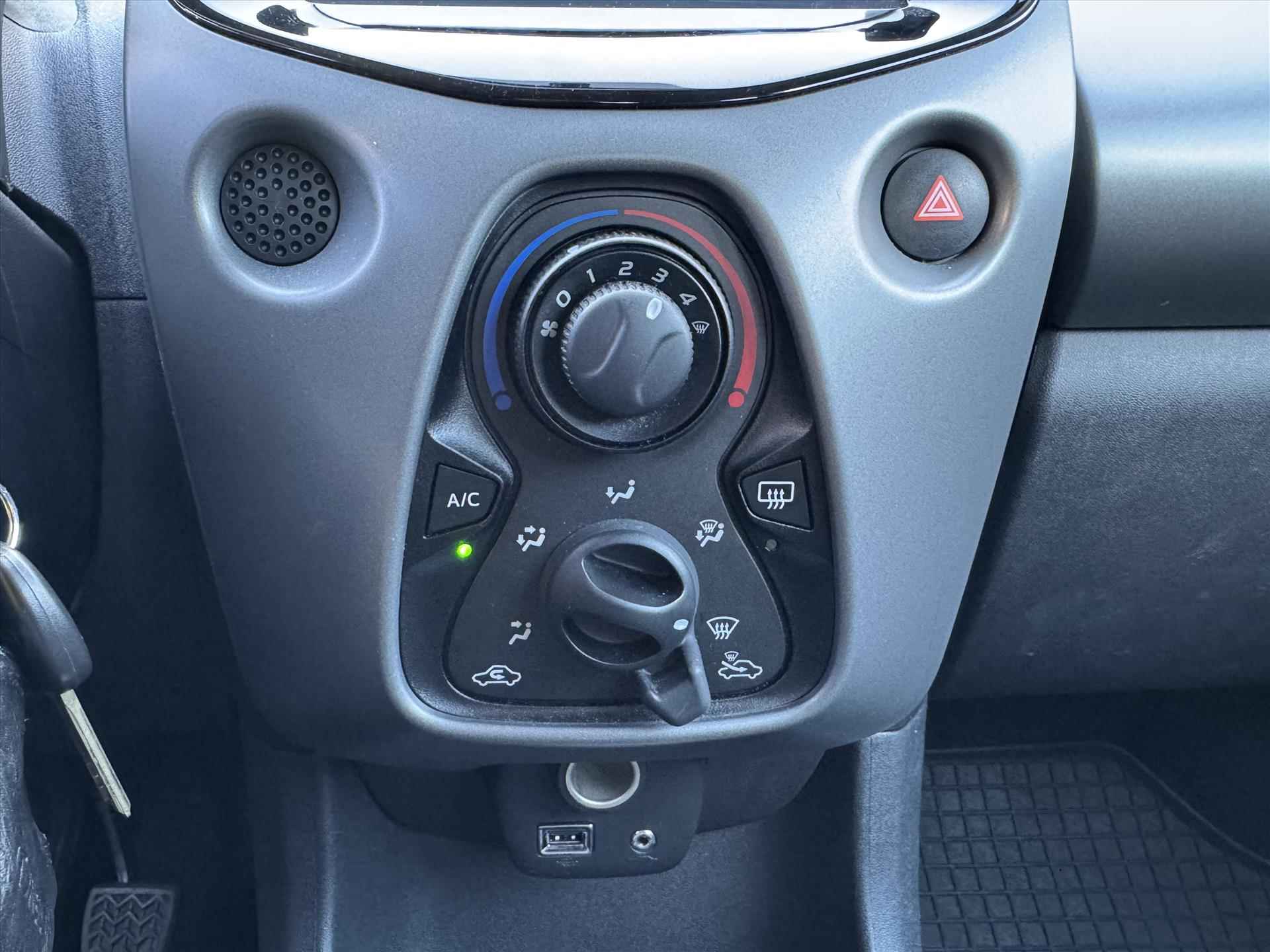 Toyota Aygo 1.0 VVT-i x-joy | Apple carplay/Android auto, Lichtmetalen velgen, Airco, Bluetooth, Stuurbediening - 18/27