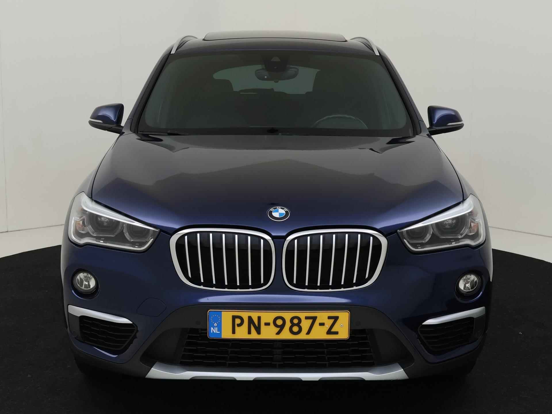 BMW X1 sDrive20i Corporate Lease High Executive Navigatie / Climate Control / Stoelverwarming / Parkeersensoren Voor en Achter / Camera Achter / TREKHAAK - 3/35