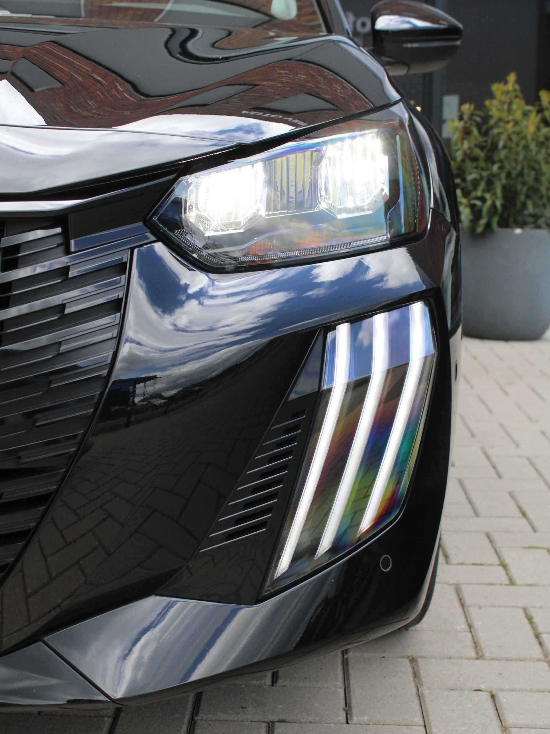Peugeot 208 1.2 PureTech Allure Keyless Entry, Camera voor & achter, Lichtmetalen velgen en Stoelverwarming - 7/26