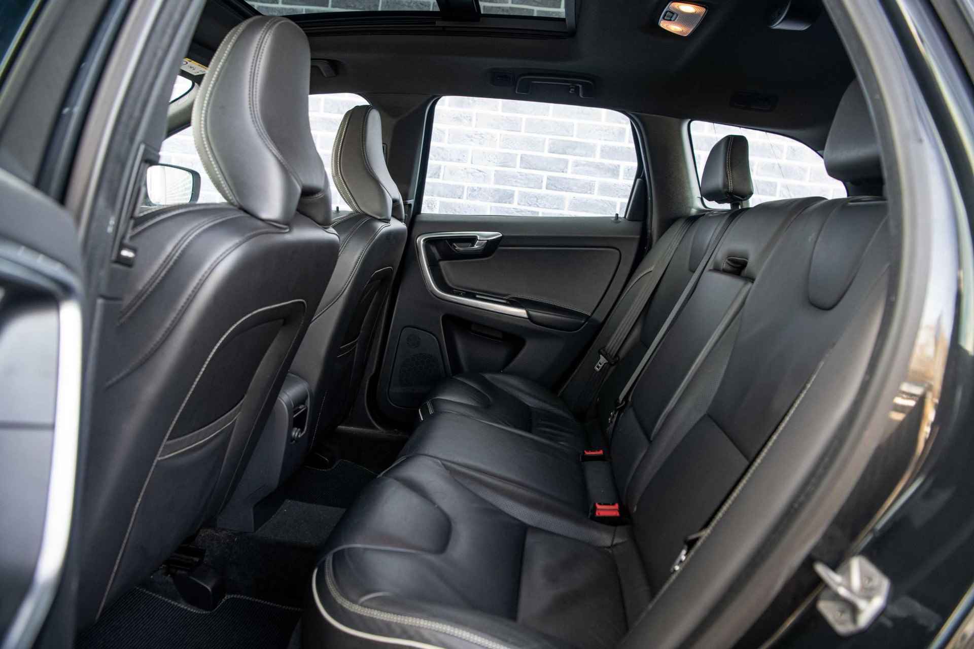 Volvo XC60 2.0 T5 FWD R-Design | Standkachel | Sensoren voor + achter | Volvo On Call | Schuif/kanteldak | Power Seats | Camera | Xenon | - 10/38
