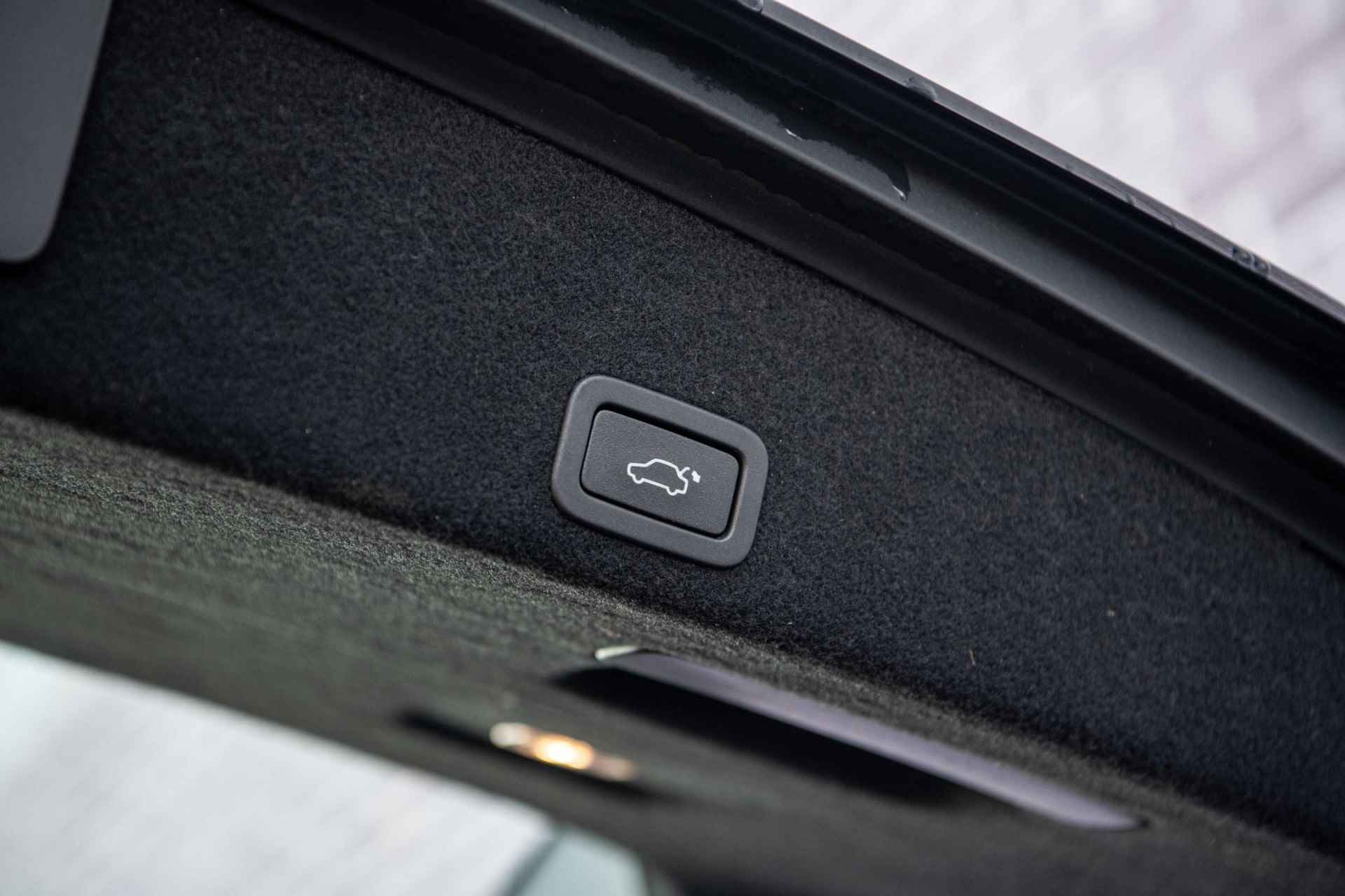 Volvo XC60 2.0 T5 FWD R-Design | Standkachel | Sensoren voor + achter | Volvo On Call | Schuif/kanteldak | Power Seats | Camera | Xenon | - 36/38