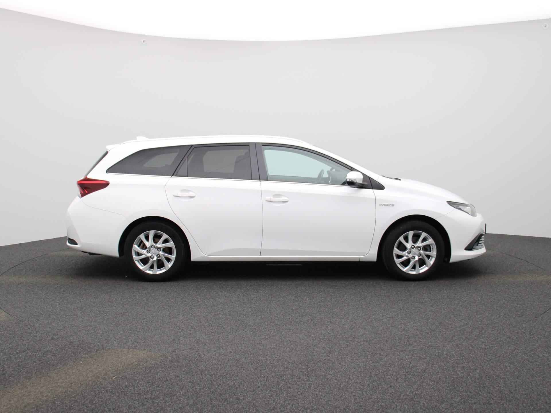 Toyota Auris Touring Sports 1.8 Hybrid Energy Plus | Navigatie | Climate-Control | Camera | Cruise-Control | Trekhaak | - 6/37