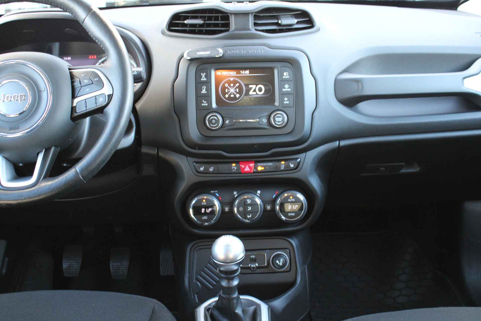 Jeep Renegade 1.4 MultiAir Limited Cruise Control / Climate Control / Bluetooth / Trekhaak / Stoelverwarming - 41/67