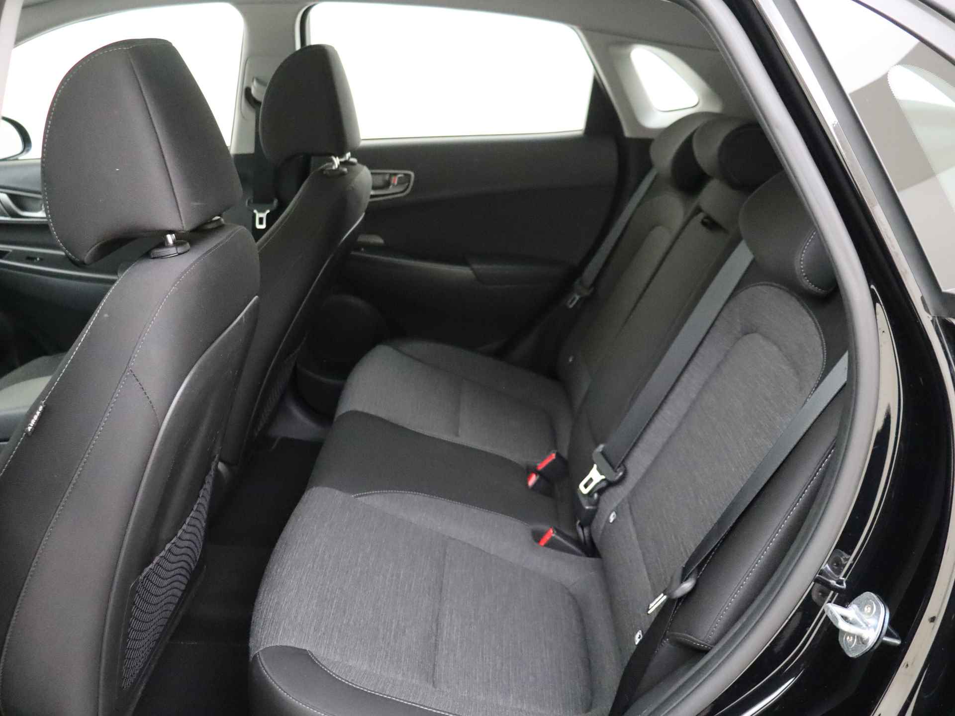 Hyundai KONA EV Comfort 64 kWh Krell Audio | Navigatie | Camera | Compleet! - 12/37