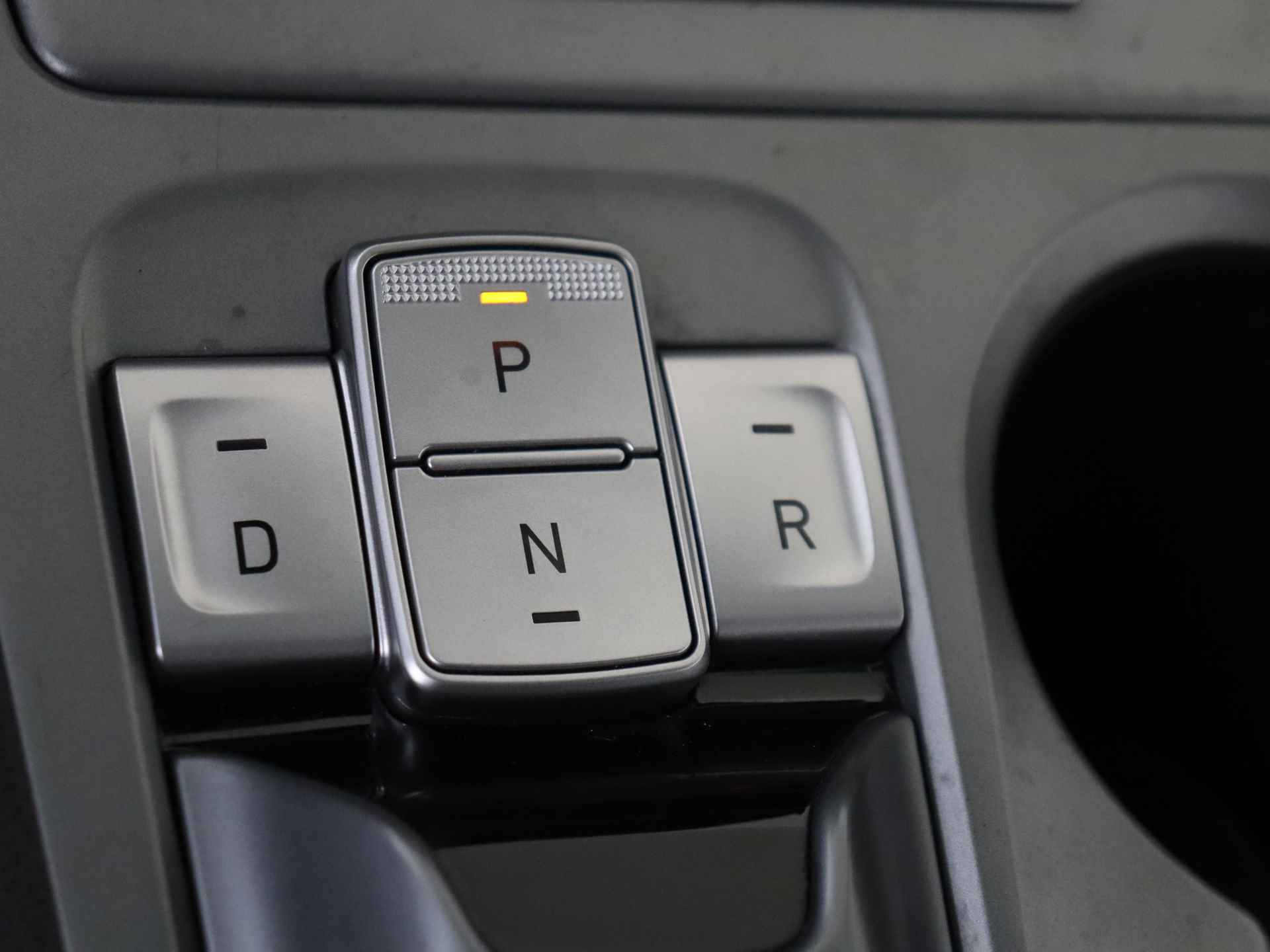 Hyundai KONA EV Comfort 64 kWh Krell Audio | Navigatie | Camera | Compleet! - 20/37