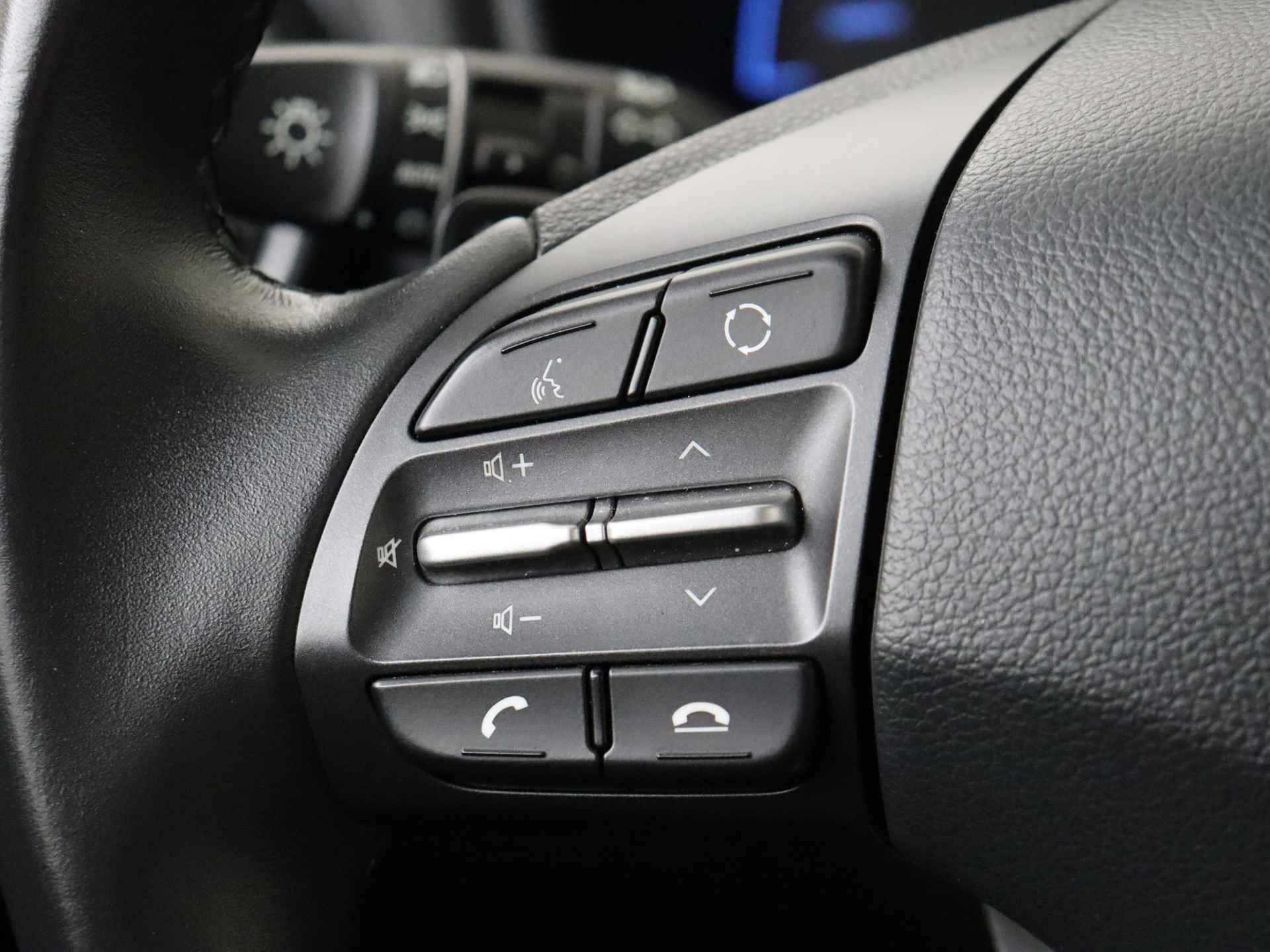 Hyundai KONA EV Comfort 64 kWh Krell Audio | Navigatie | Camera | Compleet! - 21/37