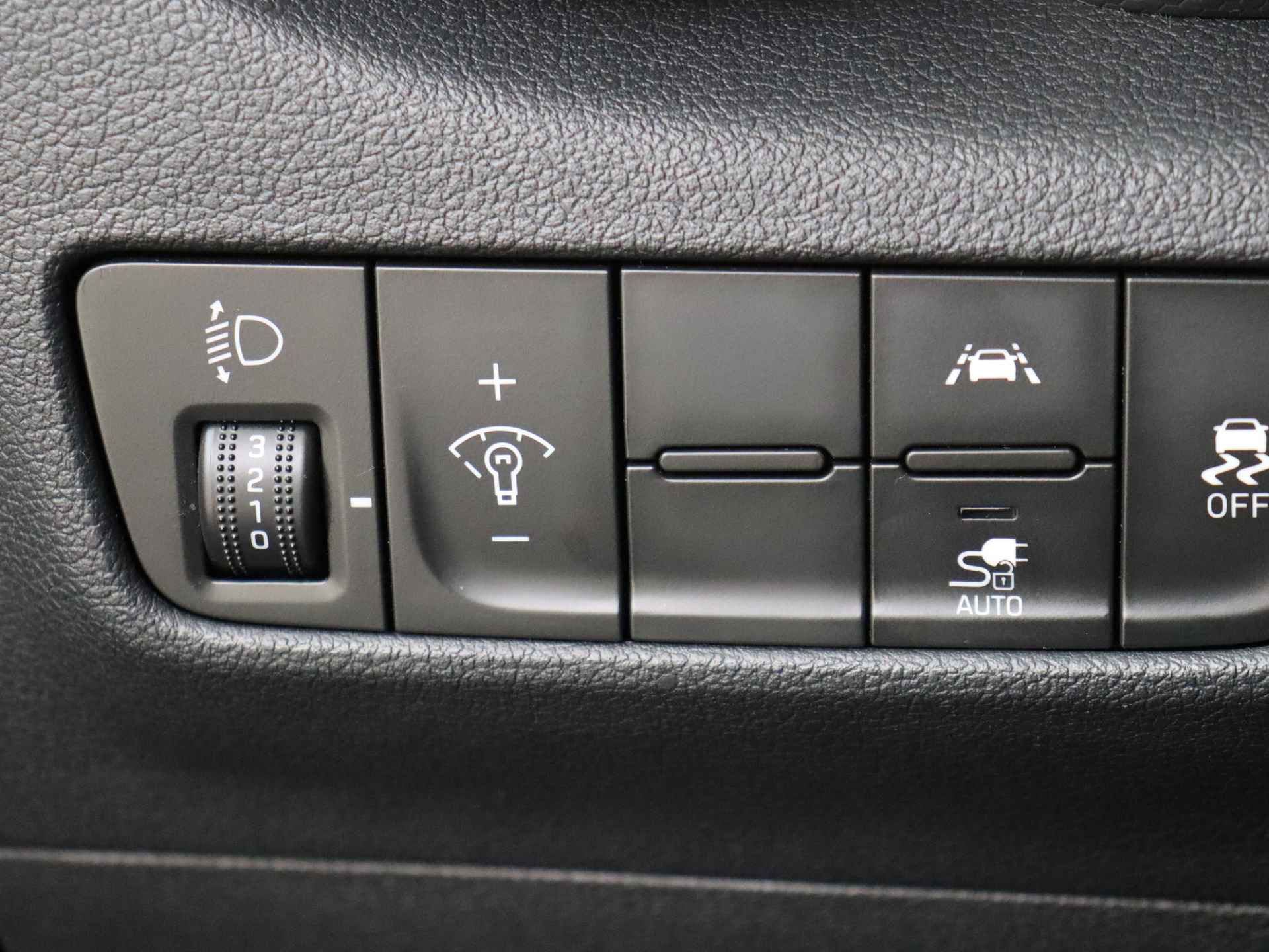 Hyundai KONA EV Comfort 64 kWh Krell Audio | Navigatie | Camera | Compleet! - 27/37