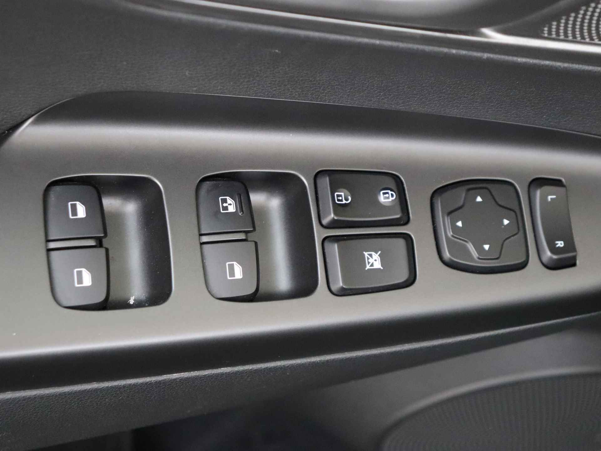 Hyundai KONA EV Comfort 64 kWh Krell Audio | Navigatie | Camera | Compleet! - 30/37