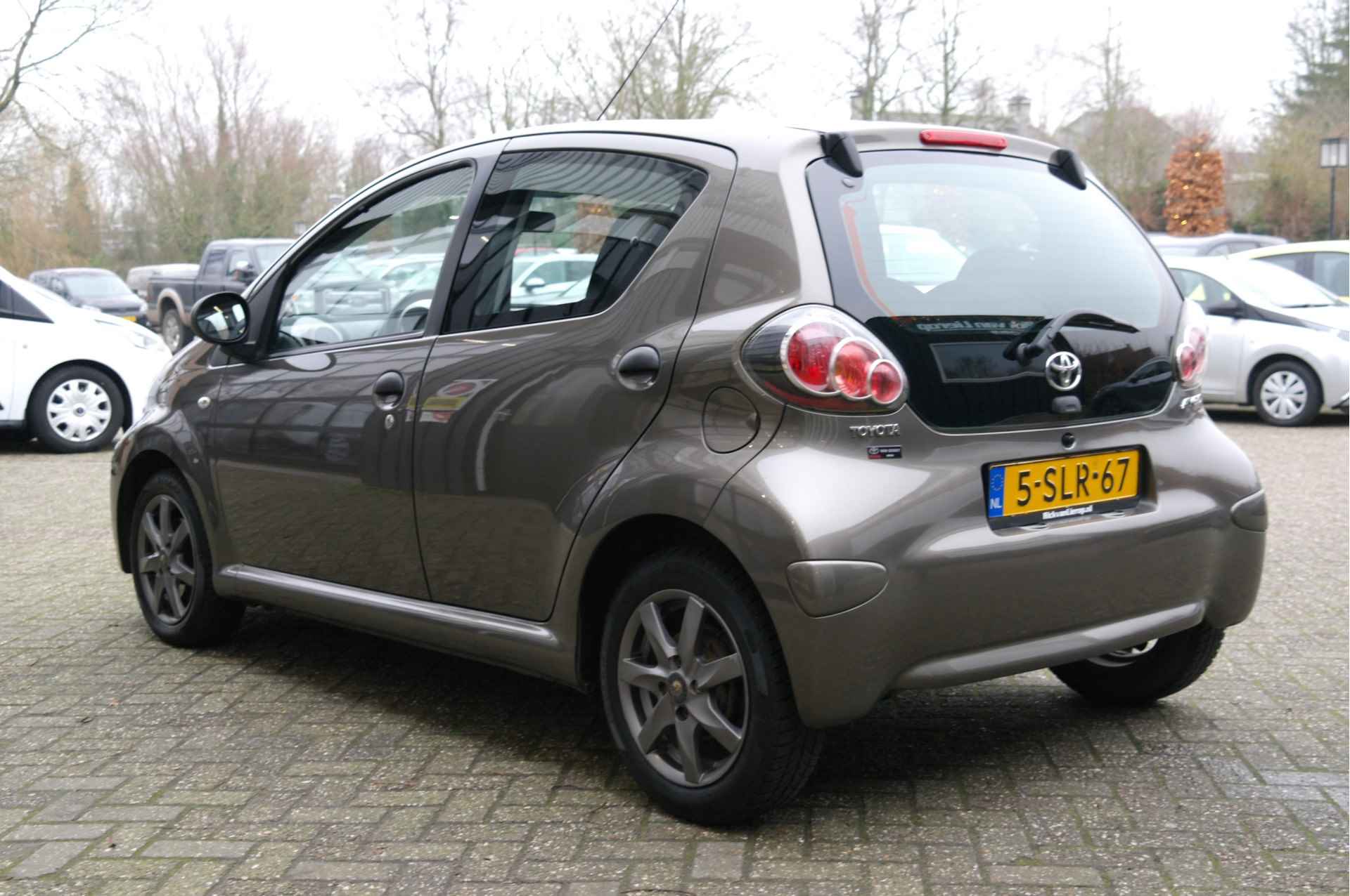 Toyota Aygo 1.0 VVT-i Now | Airco | 14'' | NL-Auto - 11/23