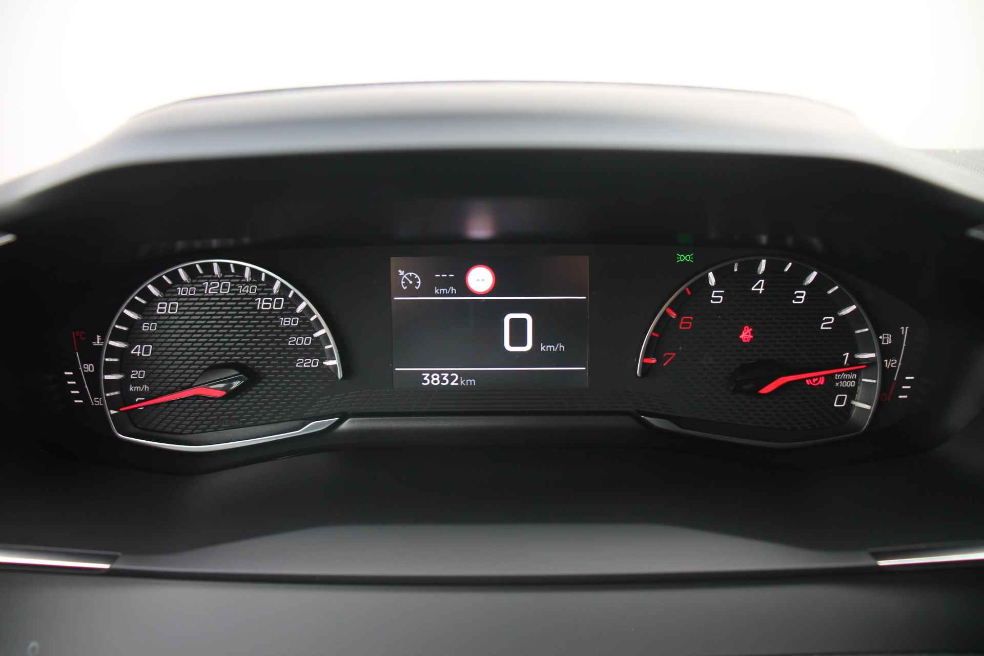 Peugeot 208 1.2 100pk Allure | NAVI BY APP | STOELVERW | CLIMA | LED | KEYLESS | CRUISE | APPLE CARPLAY/ANDROID AUTO | - 25/31