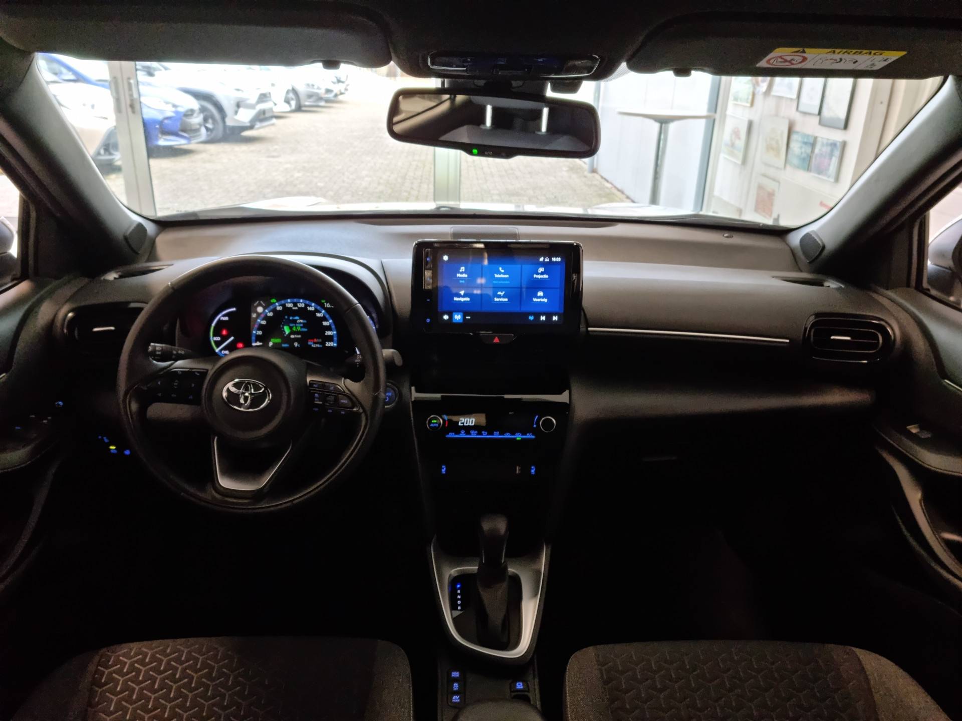 Toyota Yaris Cross 1.5 Hybrid Dynamic Parkeersensoren V+A, Trekhaak, Navigatie  All-in Rijklaarprijs - 14/24