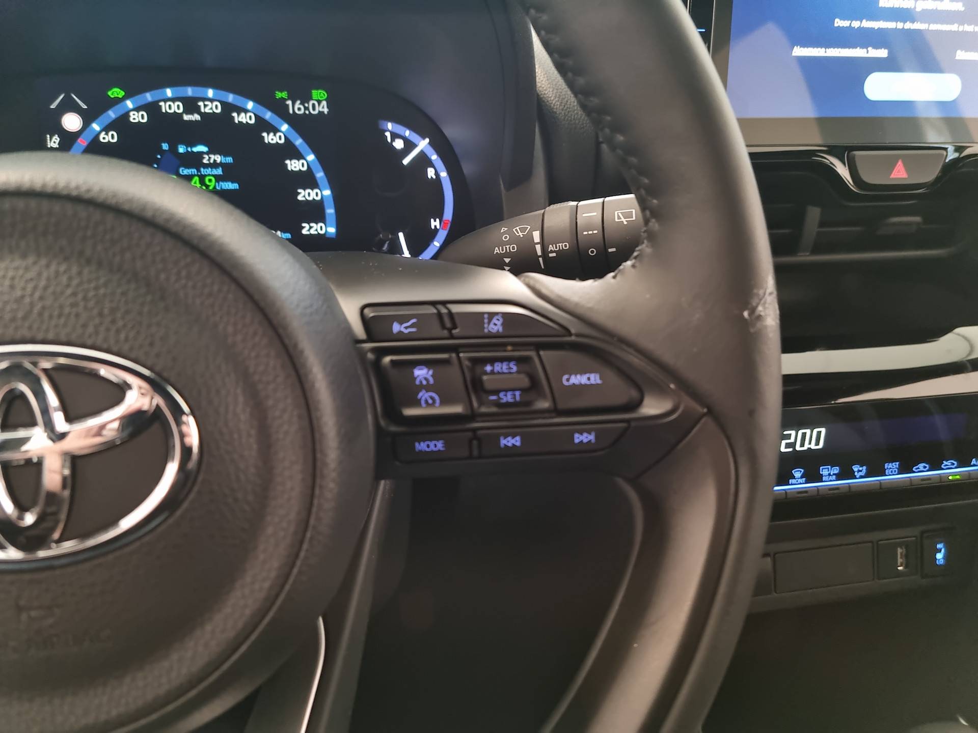 Toyota Yaris Cross 1.5 Hybrid Dynamic Parkeersensoren V+A, Trekhaak, Navigatie  All-in Rijklaarprijs - 18/24