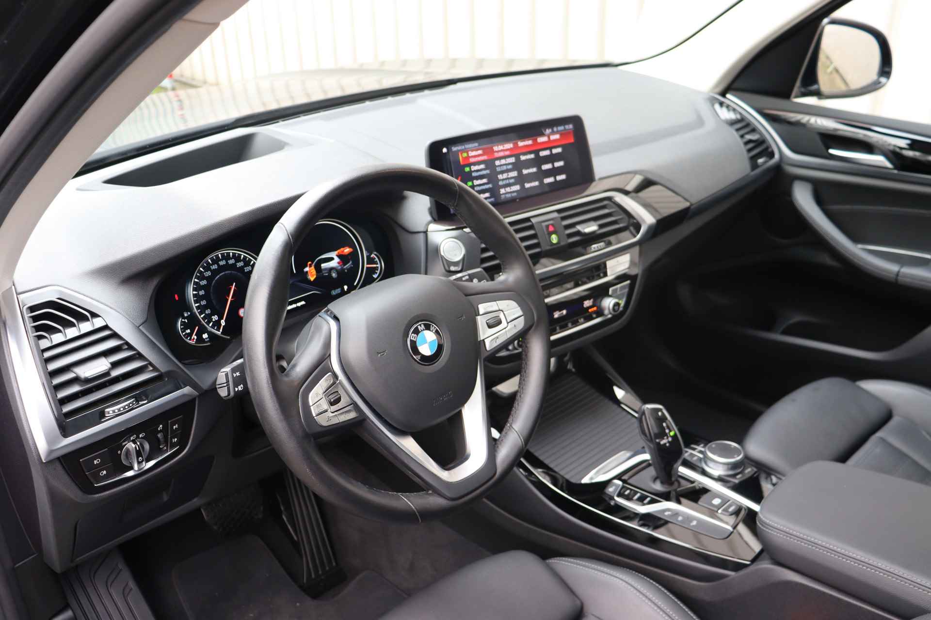 BMW X3 xDrive20i High Executive xLine Automaat / Panoramadak / Trekhaak / Sportstoelen / Adaptieve LED / Parking Assistant Plus / Apple CarPlay / Head-Up - 14/27