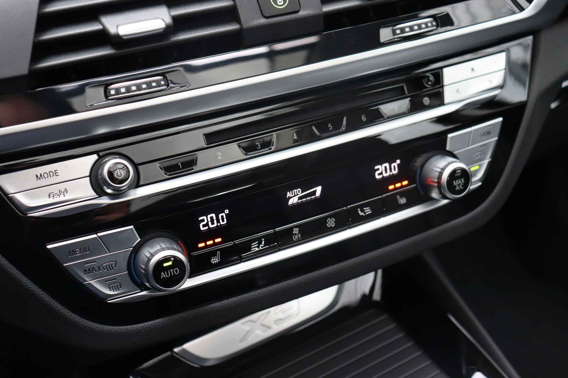 BMW X3 xDrive20i High Executive xLine Automaat / Panoramadak / Trekhaak / Sportstoelen / Adaptieve LED / Parking Assistant Plus / Apple CarPlay / Head-Up - 18/27