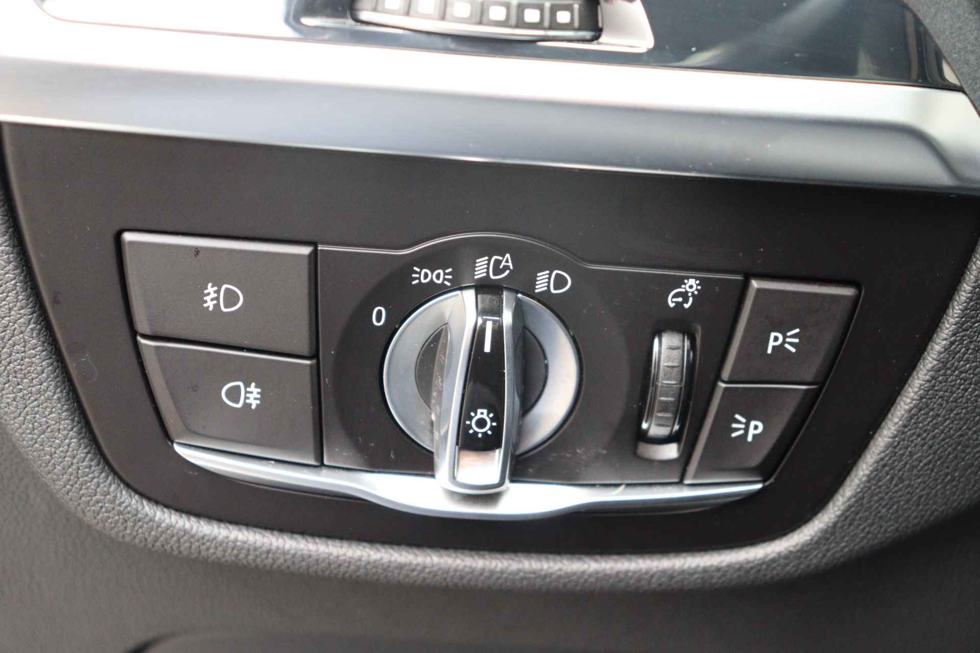 BMW X3 xDrive20i High Executive xLine Automaat / Panoramadak / Trekhaak / Sportstoelen / Adaptieve LED / Parking Assistant Plus / Apple CarPlay / Head-Up - 24/27