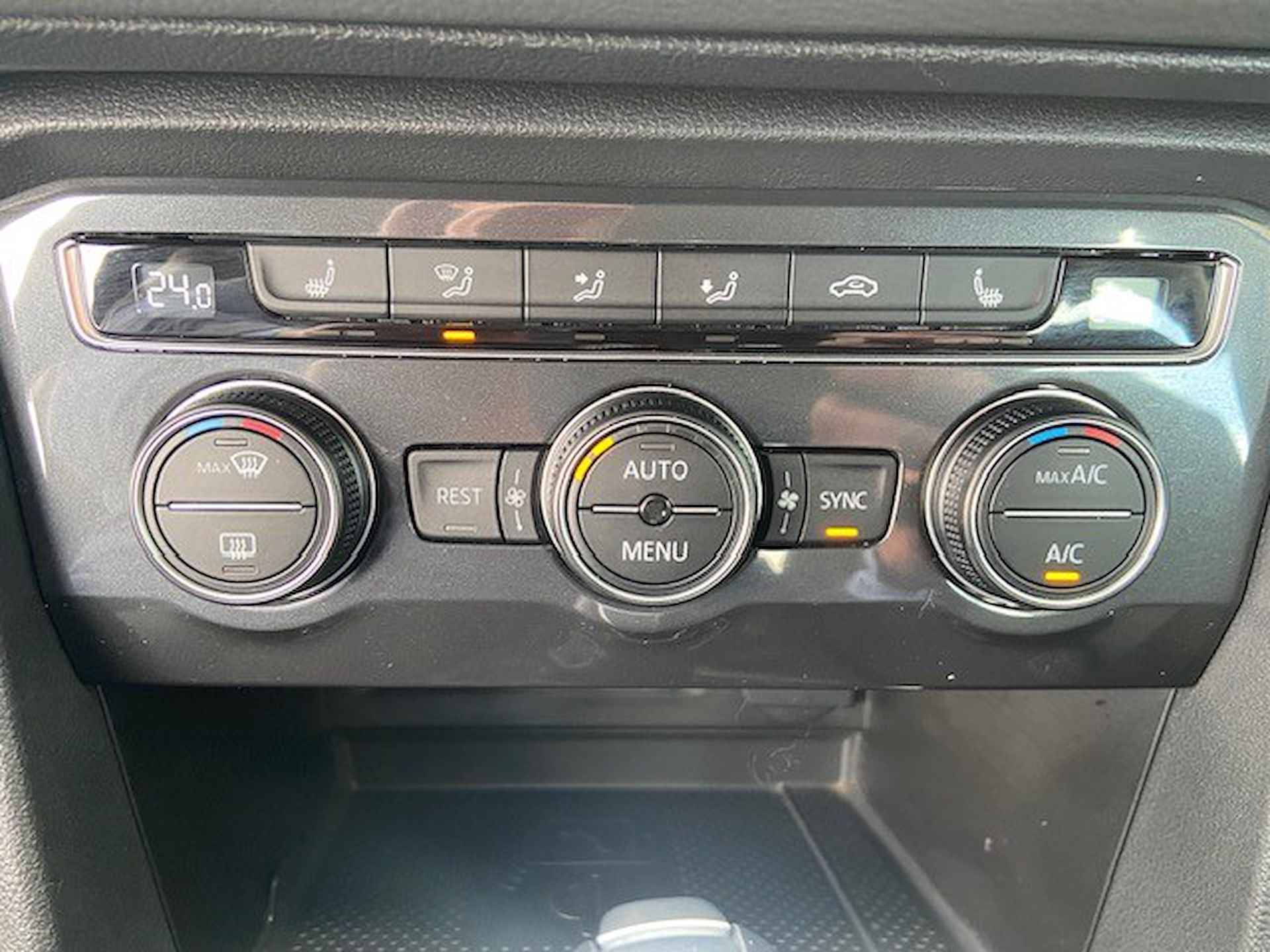 Volkswagen Tiguan 1.5 TSI 150pk DSG Comfortline Business / LED / Digitale Cockpit / 18" LMV / Elek. Verstelbare Voorstoelen / Navi / Stoelverwarming - 16/21