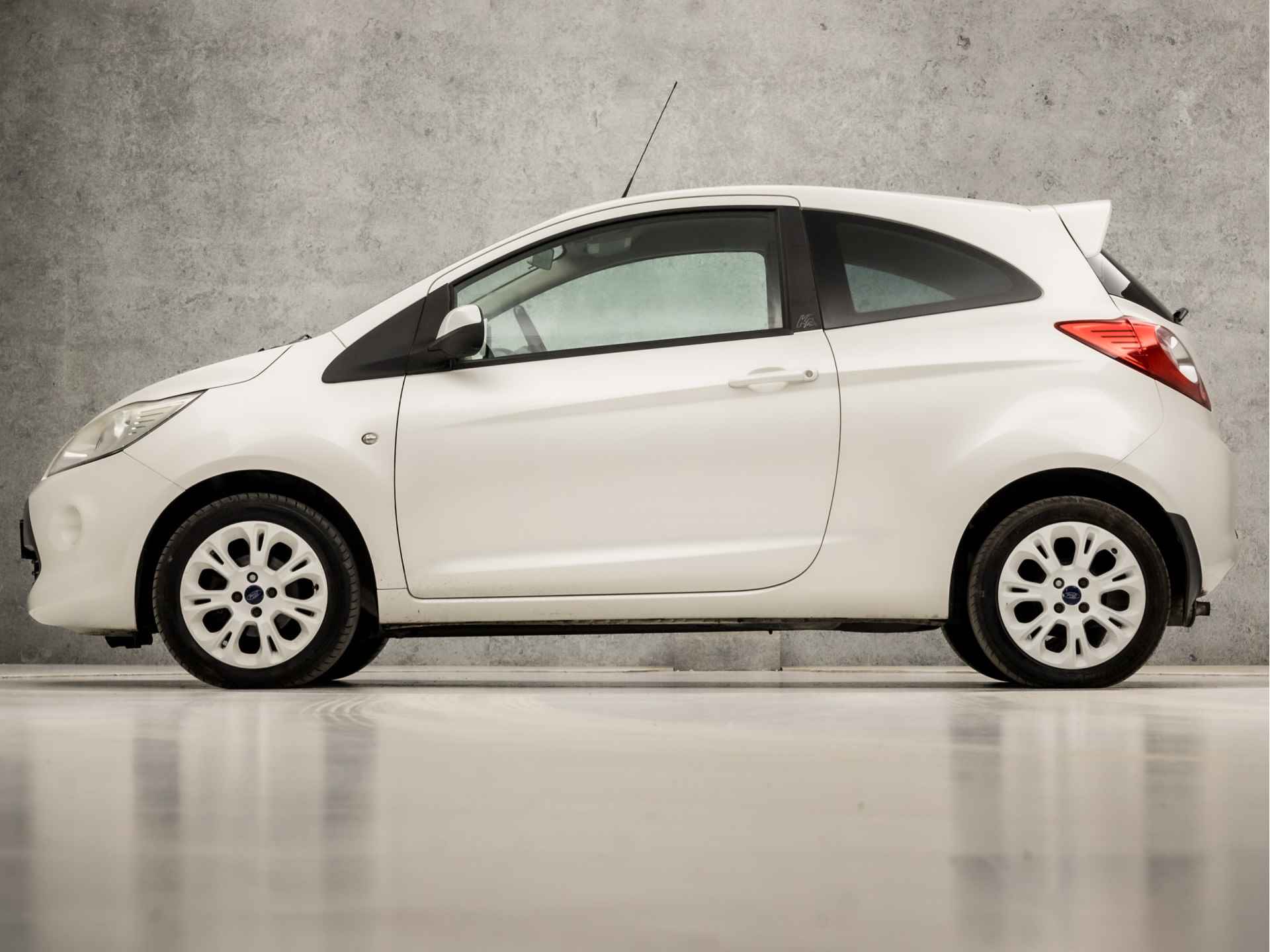 Ford Ka 1.2 Sport (AIRCO, RADIO, PARELMOER, SPORTSTOELEN, ELEK PAKKET, LM VELGEN, NIEUWE APK, NIEUWSTAAT) - 2/27