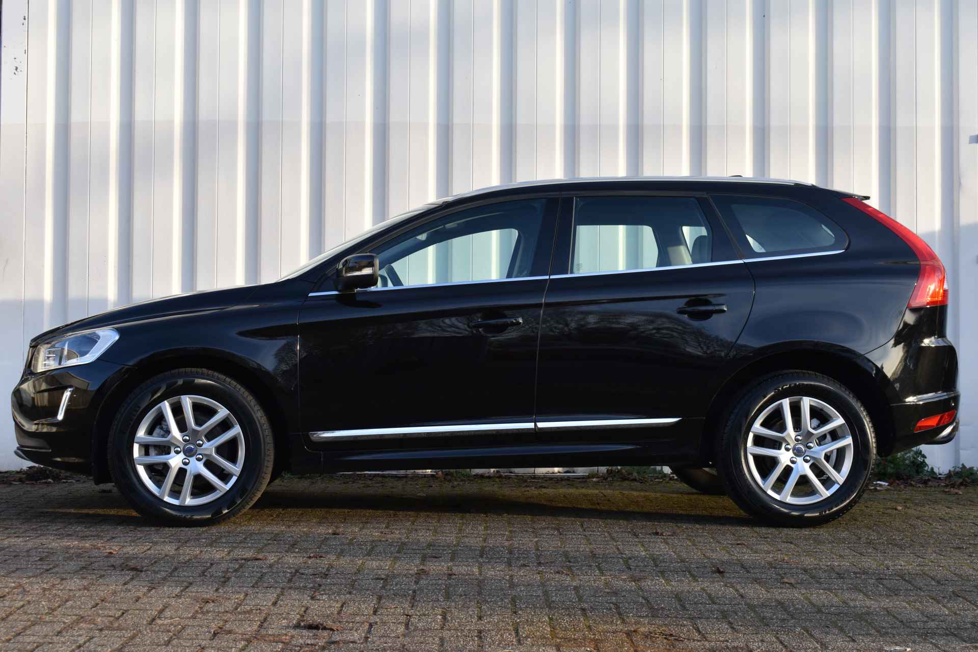 Volvo XC60 D4 191pk Automaat Summum | Trekhaak | Sensoren achter&camera | Stoelverwarming | - 3/28